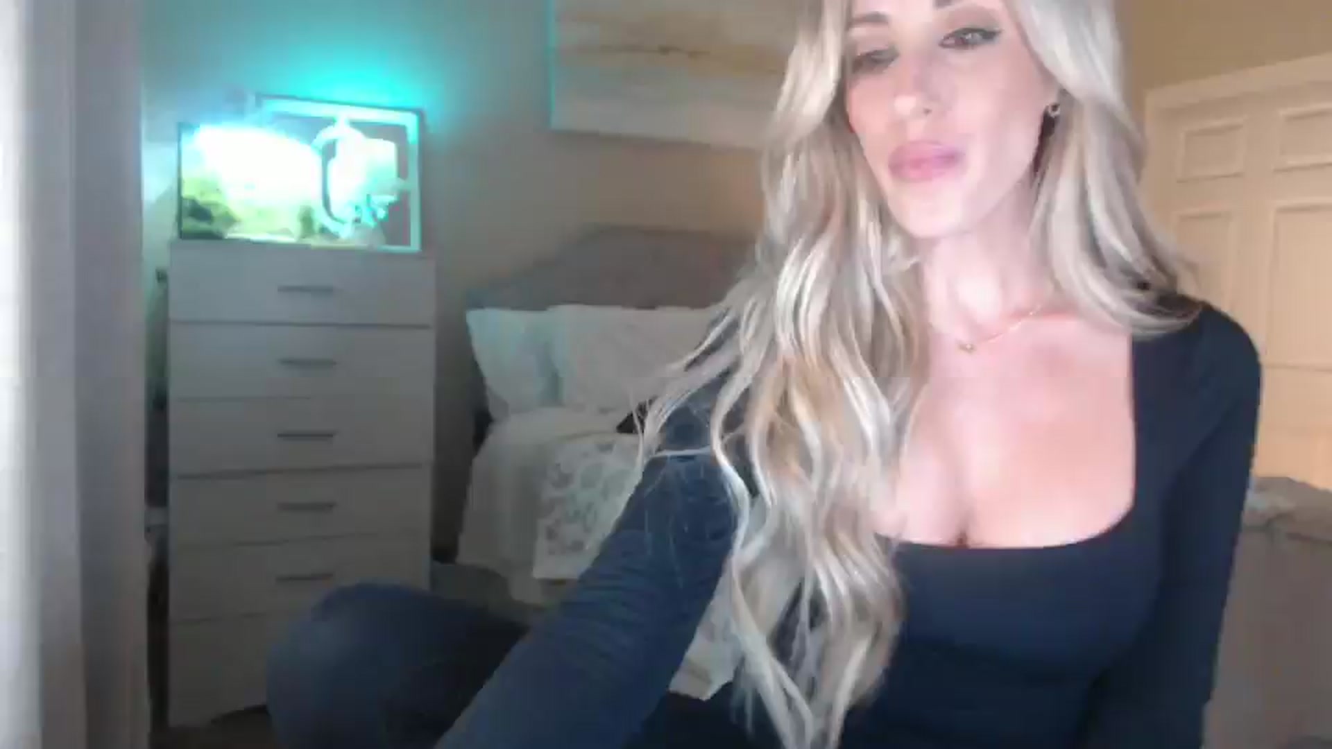 Gallery image thumbnail from Queen_bambii's myfreecams stream on, 03/05/2026, 08:32 image 5 of 20