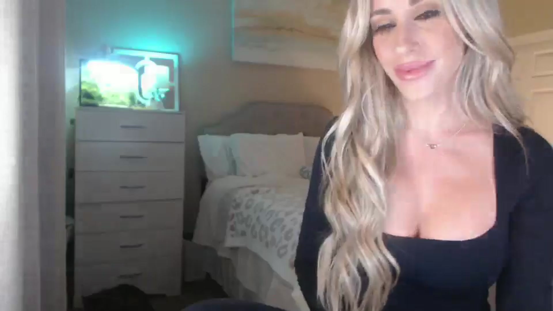 Gallery image thumbnail from Queen_bambii's myfreecams stream on, 03/05/2026, 08:32 image 9 of 20