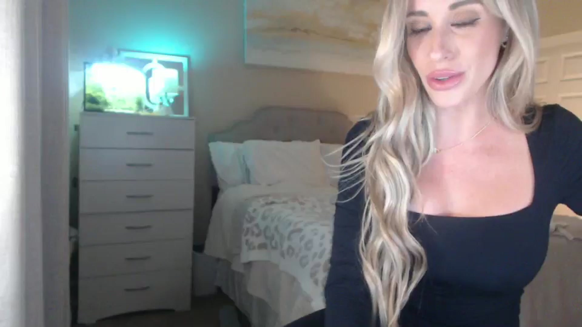 Gallery image thumbnail from Queen_bambii's myfreecams stream on, 03/05/2026, 08:32 image 15 of 20