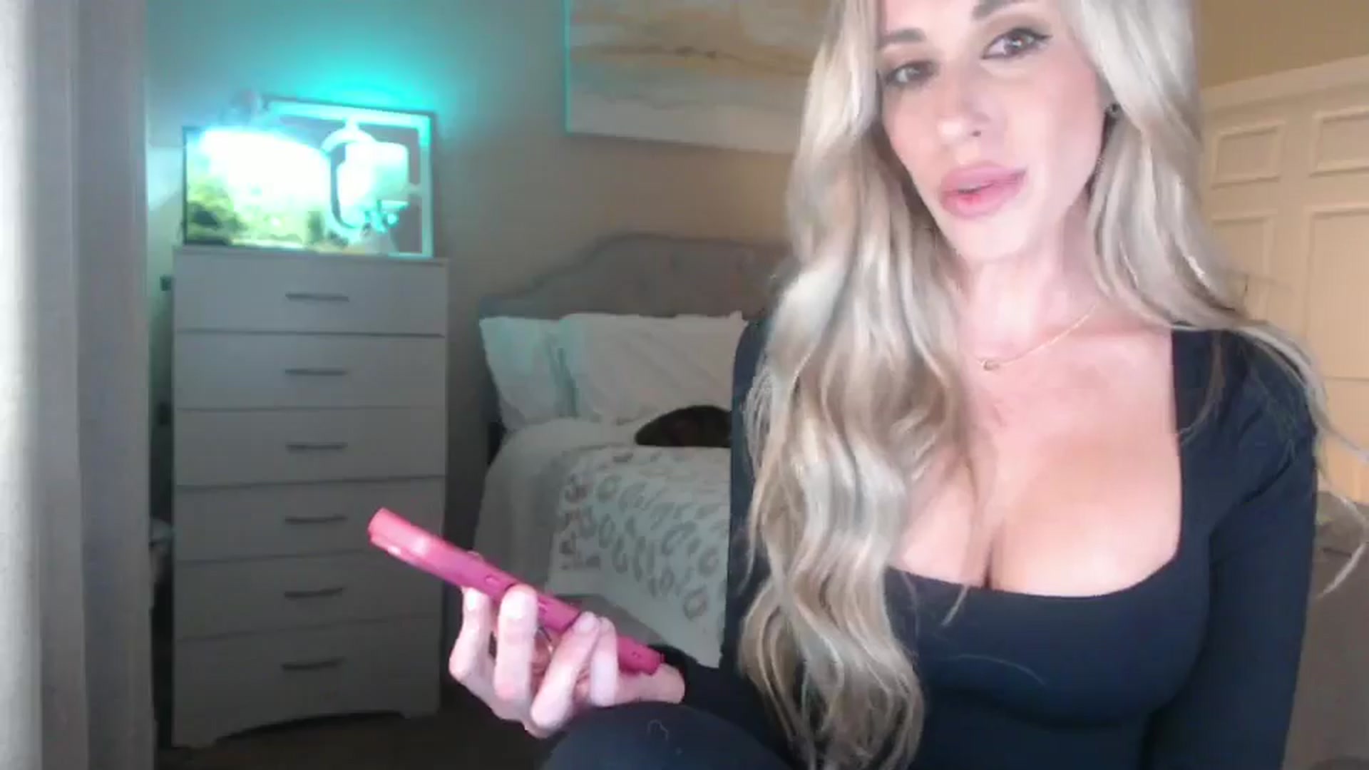 Gallery image thumbnail from Queen_bambii's myfreecams stream on, 03/05/2026, 08:32 image 6 of 20