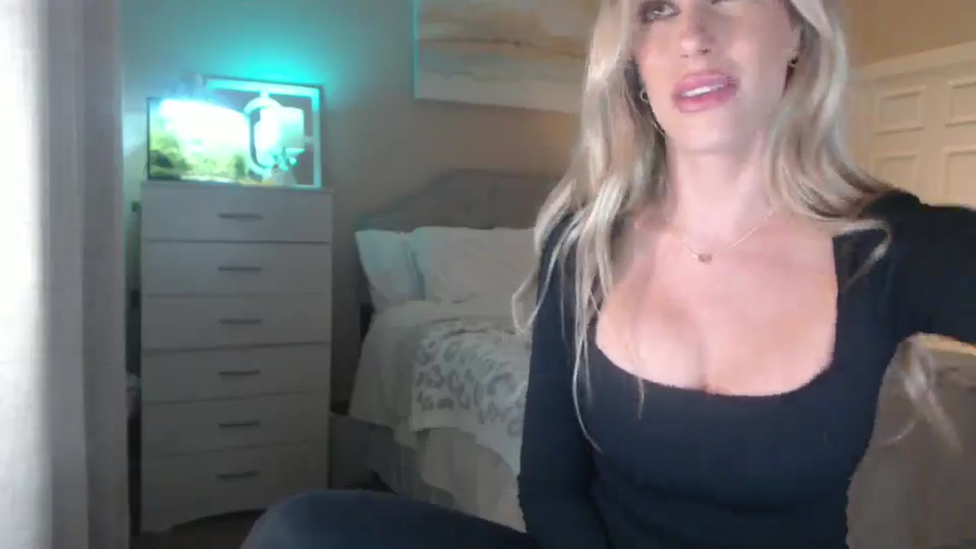 Gallery image thumbnail from Queen_bambii's myfreecams stream on, 03/05/2026, 08:32 image 20 of 20