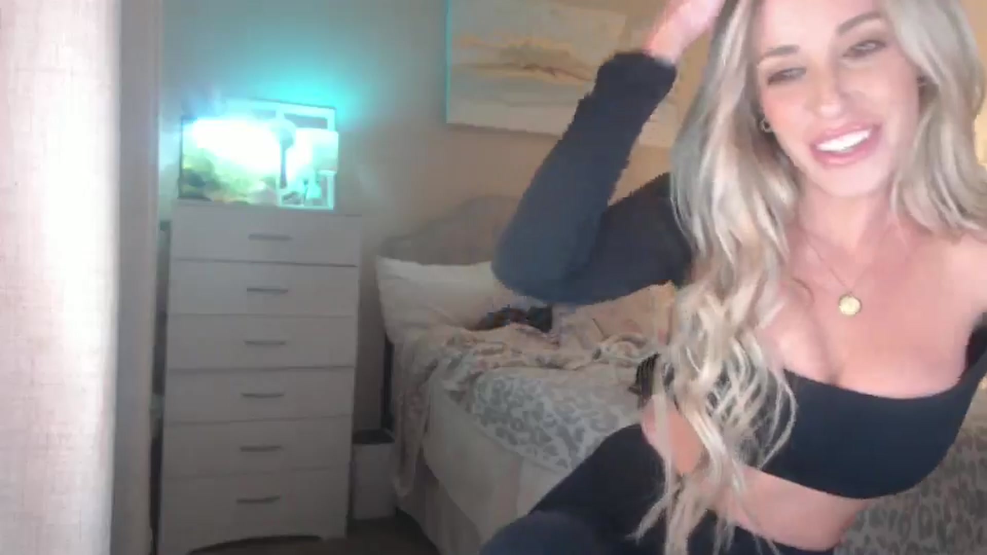 Gallery image thumbnail from Queen_bambii's myfreecams stream on, 03/11/2026, 07:12 image 8 of 20