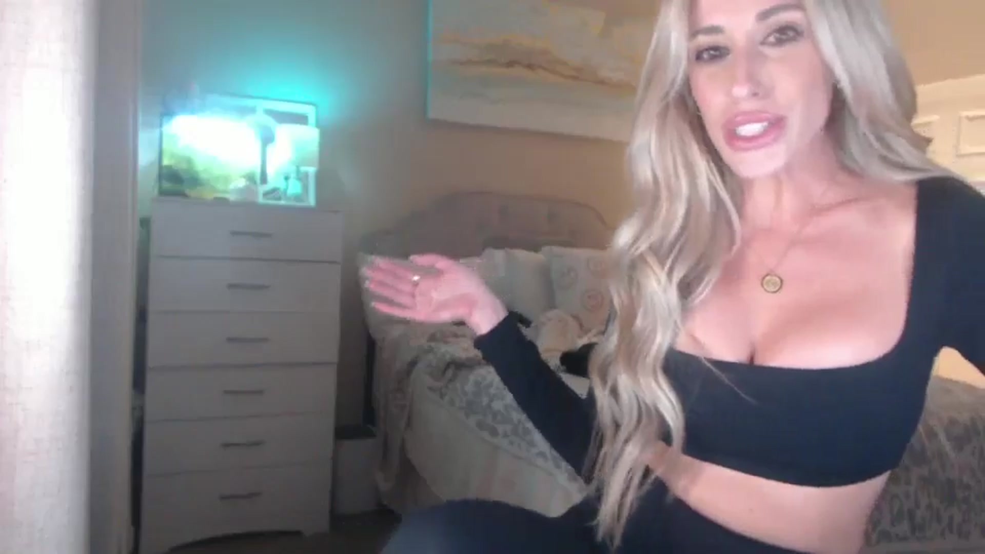 Gallery image thumbnail from Queen_bambii's myfreecams stream on, 03/11/2026, 07:12 image 17 of 20
