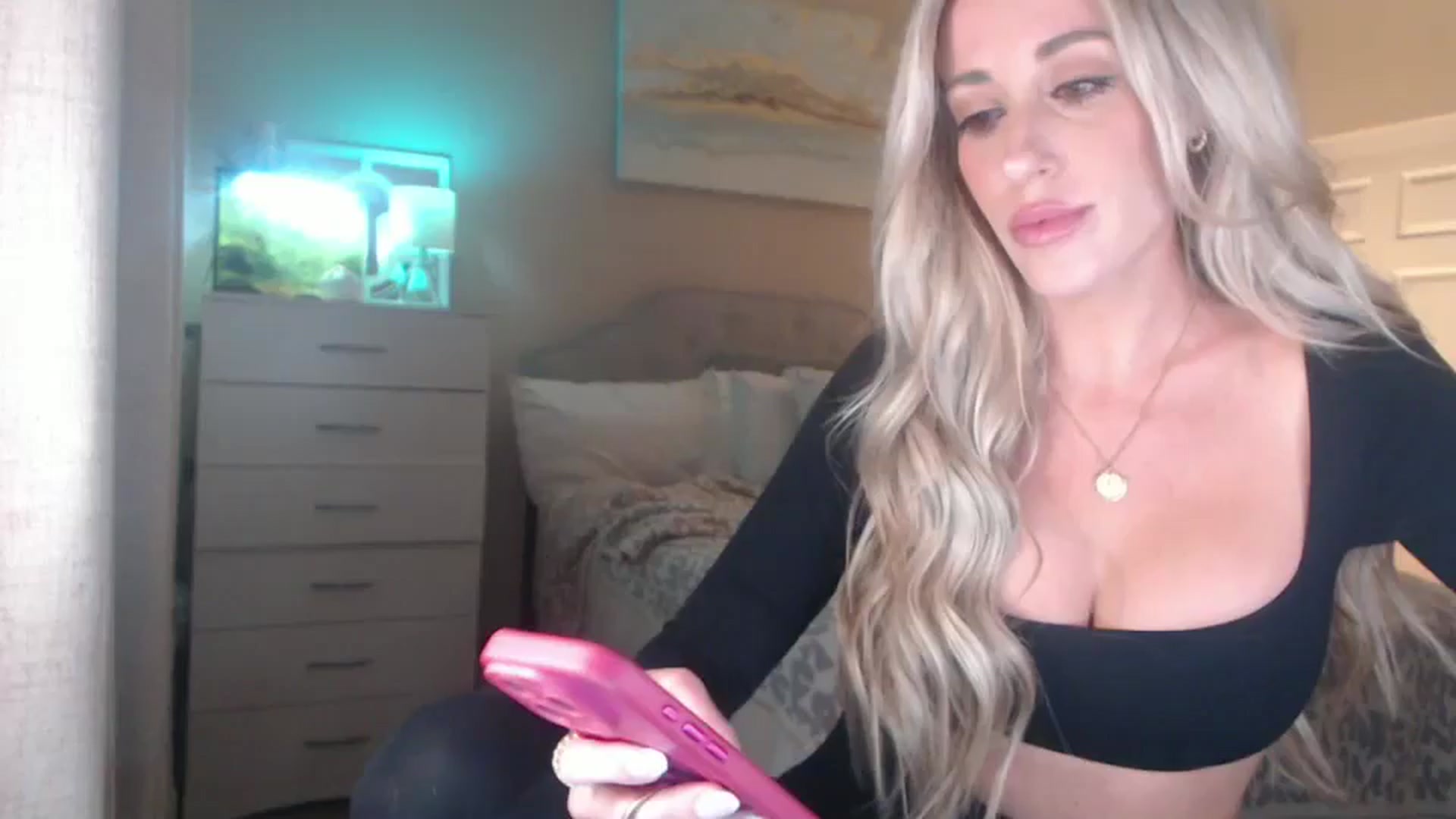 Gallery image thumbnail from Queen_bambii's myfreecams stream on, 03/11/2026, 07:12 image 1 of 20