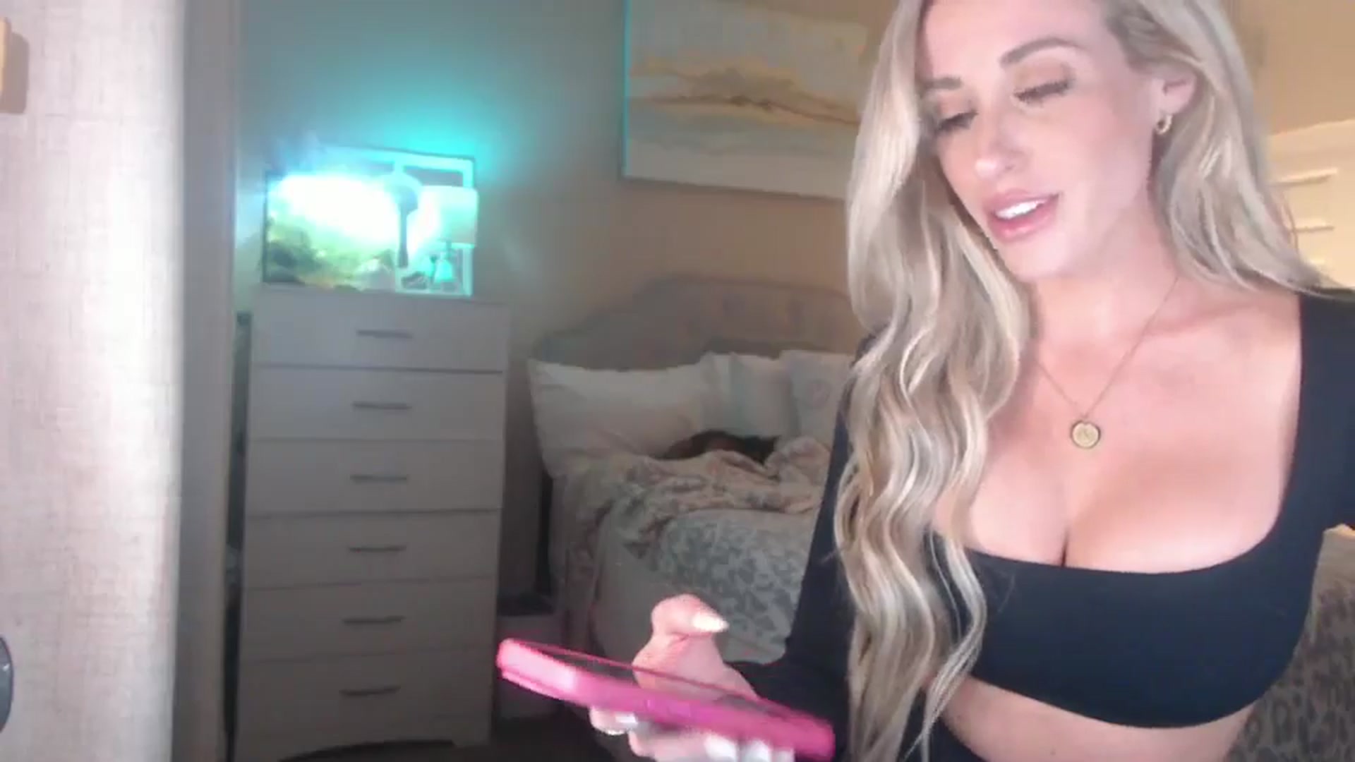 Gallery image thumbnail from Queen_bambii's myfreecams stream on, 03/11/2026, 07:12 image 9 of 20