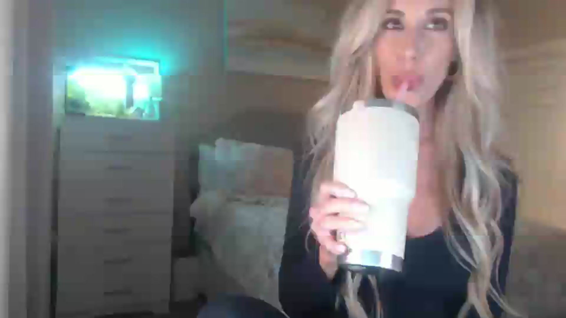 Gallery image thumbnail from Queen_bambii's myfreecams stream on, 03/25/2026, 06:48 image 4 of 20