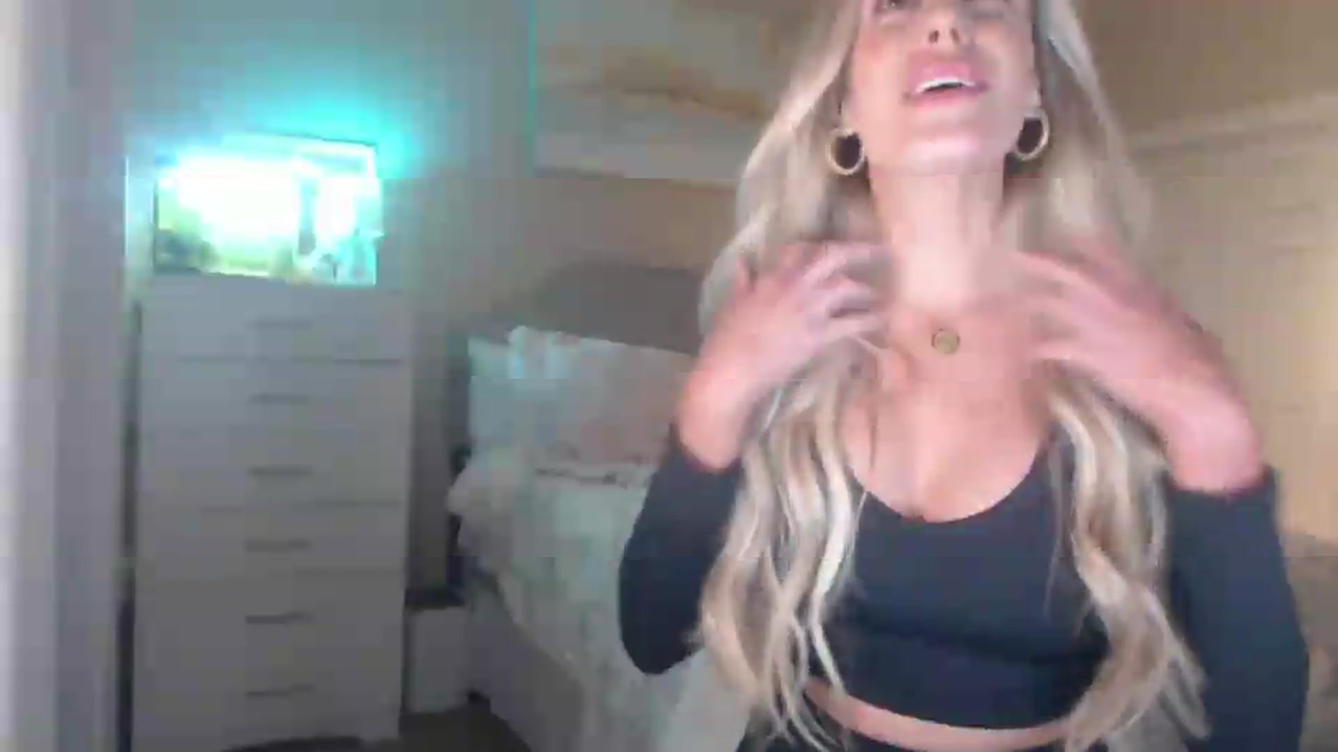 Gallery image thumbnail from Queen_bambii's myfreecams stream on, 03/25/2026, 06:48 image 5 of 20