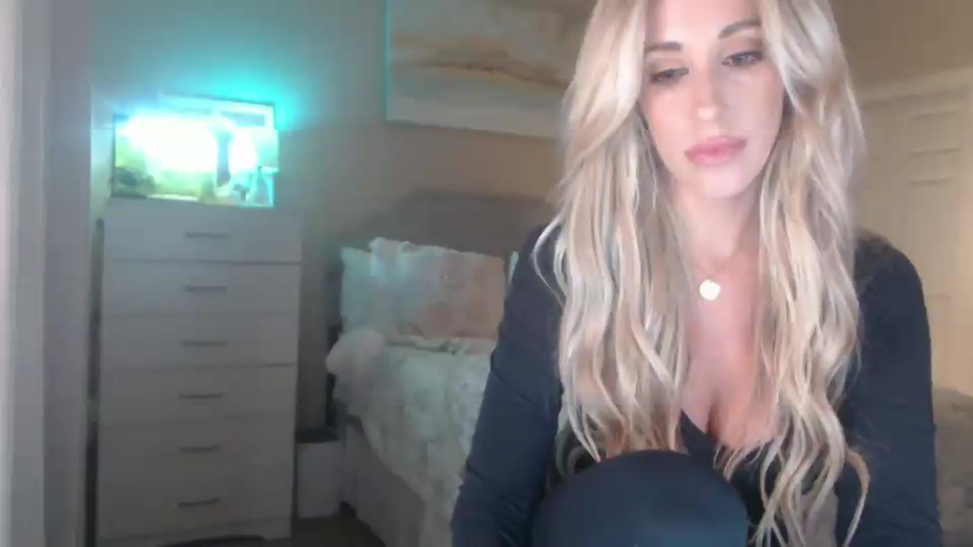 Gallery image thumbnail from Queen_bambii's myfreecams stream on, 03/25/2026, 06:48 image 9 of 20
