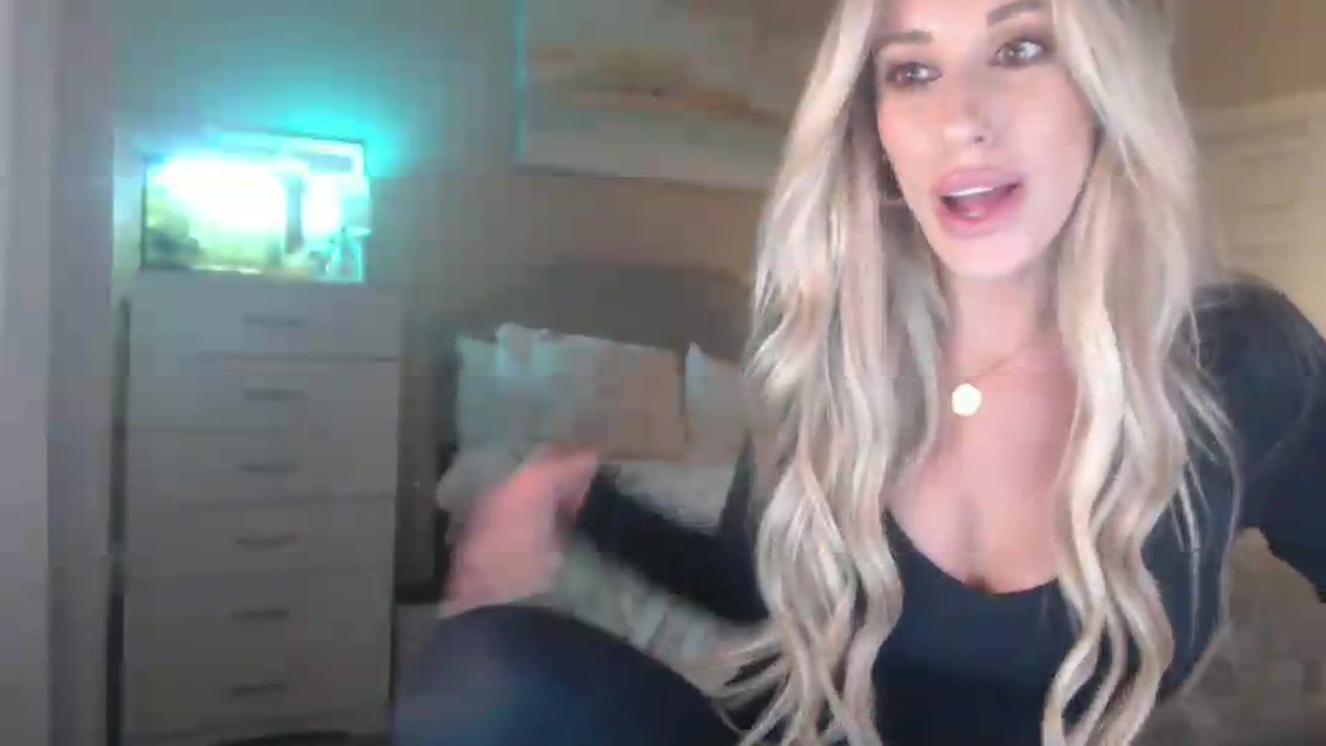 Gallery image thumbnail from Queen_bambii's myfreecams stream on, 03/25/2026, 06:48 image 14 of 20