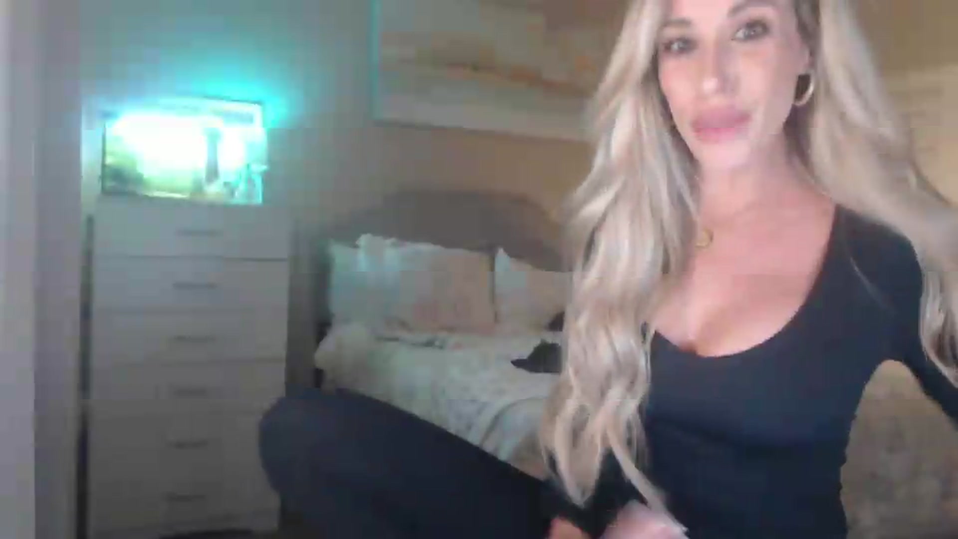 Gallery image thumbnail from Queen_bambii's myfreecams stream on, 03/25/2026, 06:48 image 11 of 20