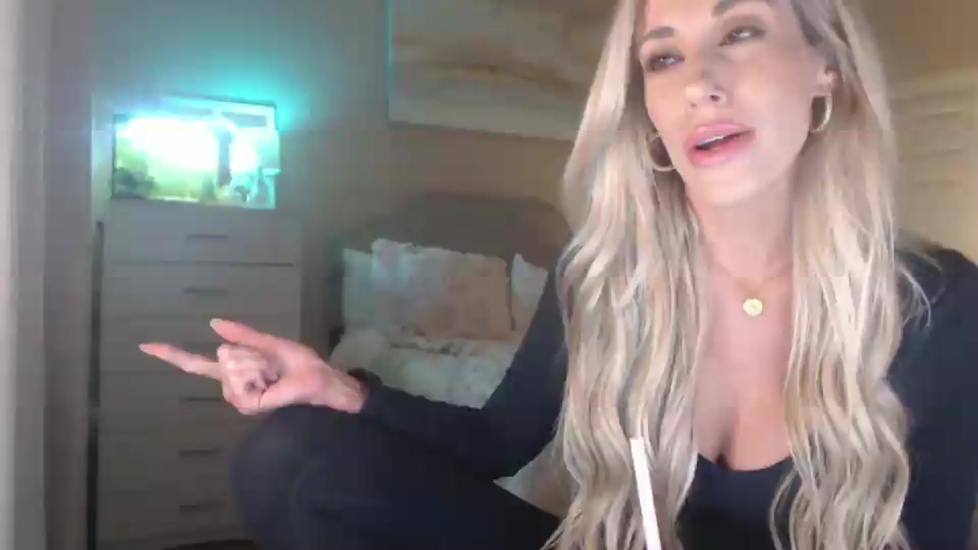 Gallery image thumbnail from Queen_bambii's myfreecams stream on, 03/25/2026, 06:48 image 3 of 20