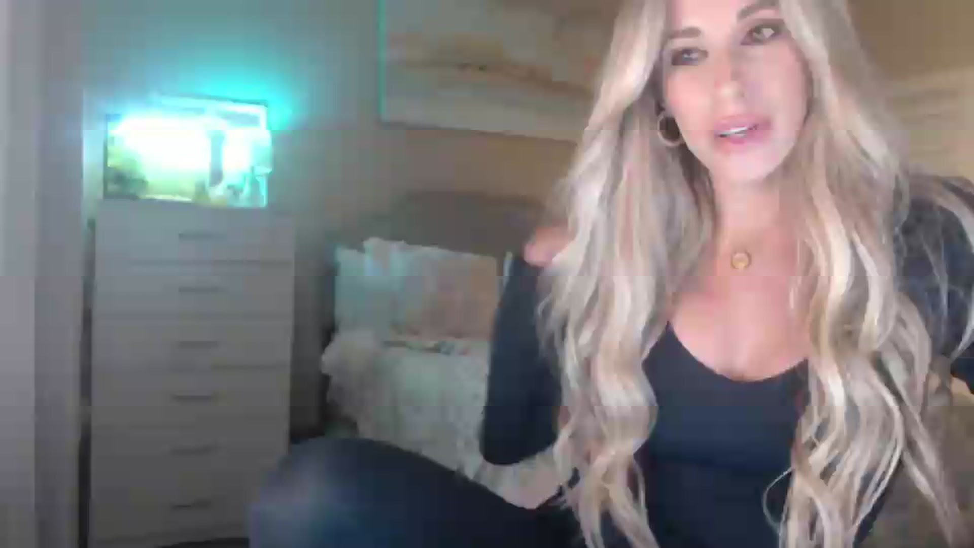 Gallery image thumbnail from Queen_bambii's myfreecams stream on, 03/25/2026, 06:48 image 13 of 20