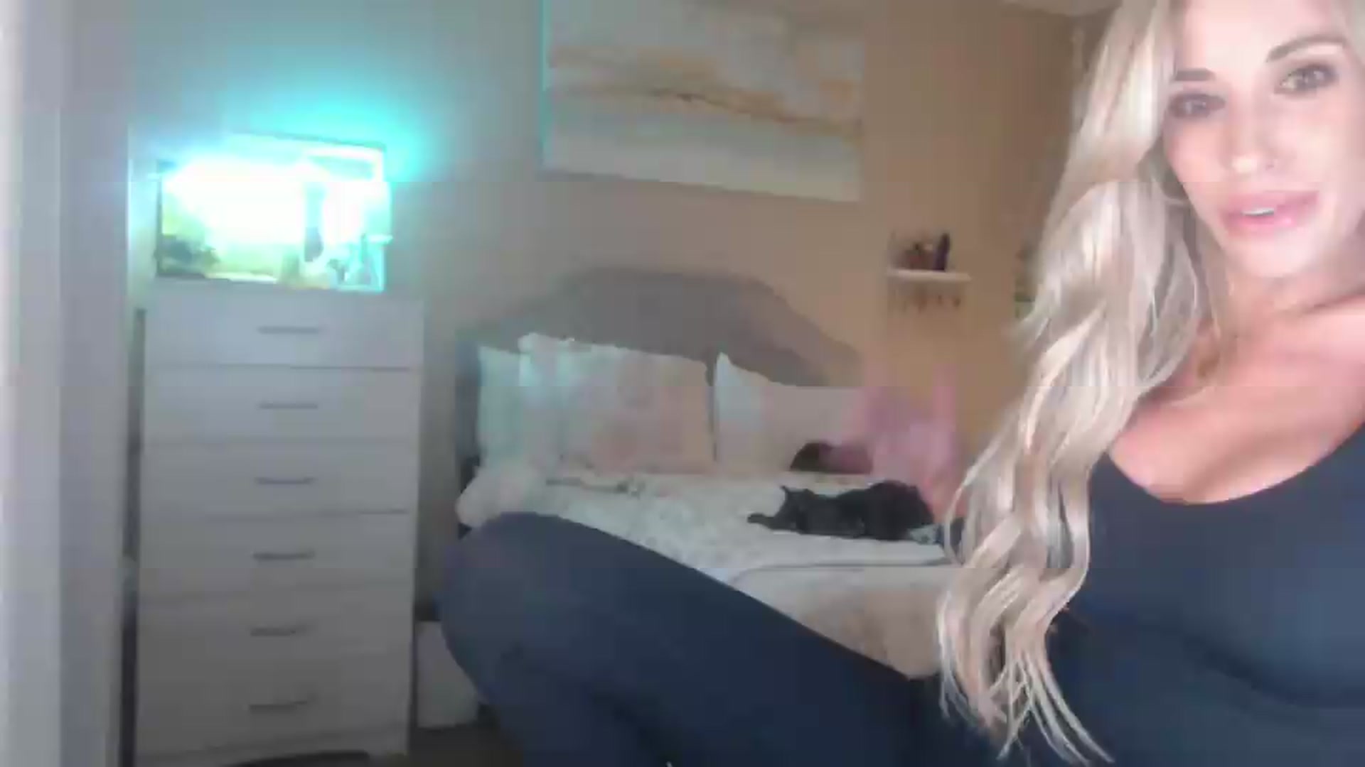 Gallery image thumbnail from Queen_bambii's myfreecams stream on, 03/25/2026, 06:48 image 10 of 20