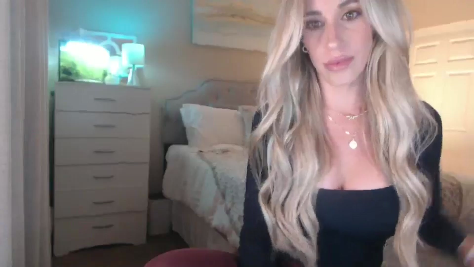 Gallery image thumbnail from Queen_bambii's myfreecams stream on, 04/08/2026, 06:26 image 6 of 20