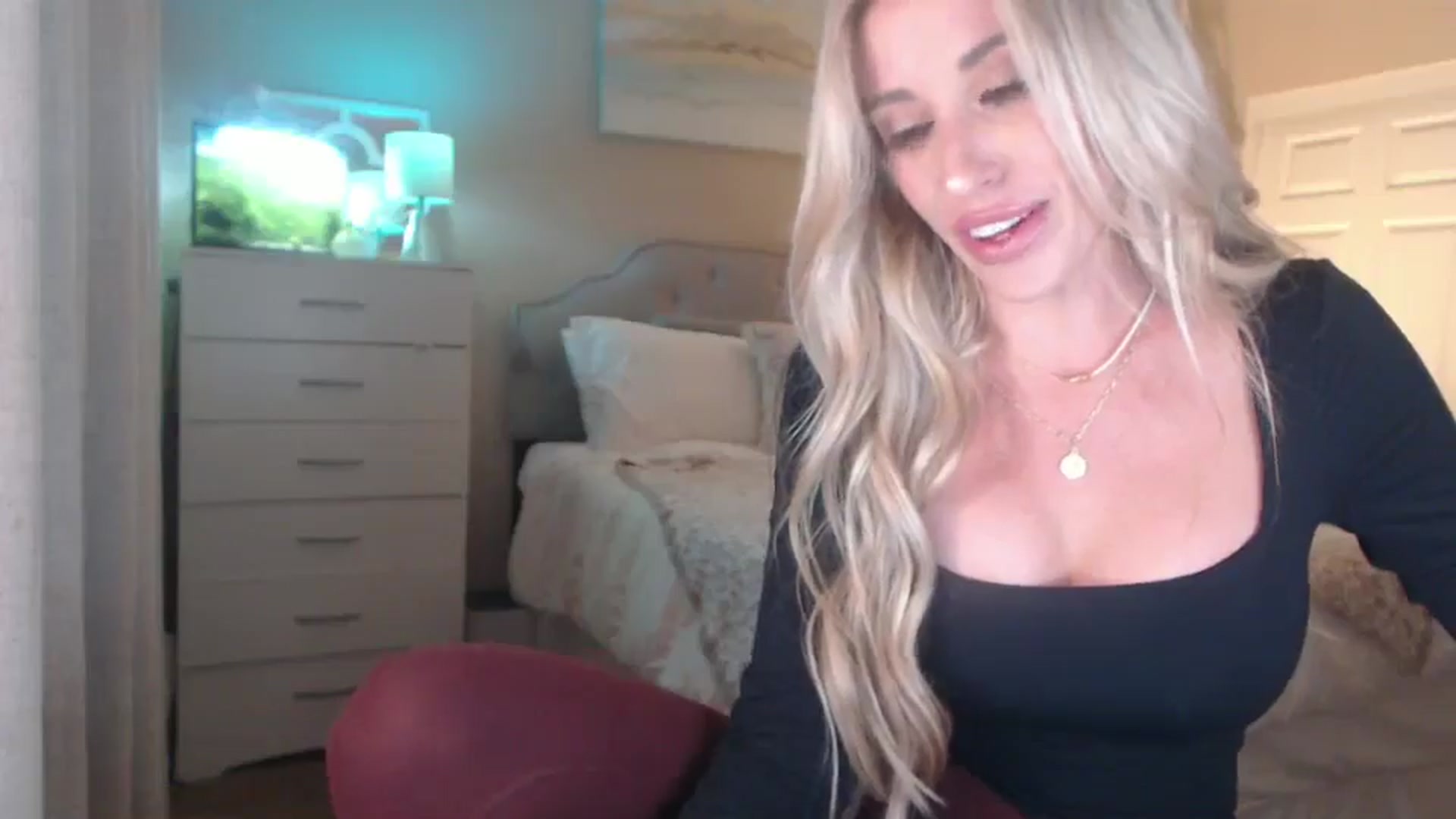 Gallery image thumbnail from Queen_bambii's myfreecams stream on, 04/08/2026, 06:26 image 16 of 20