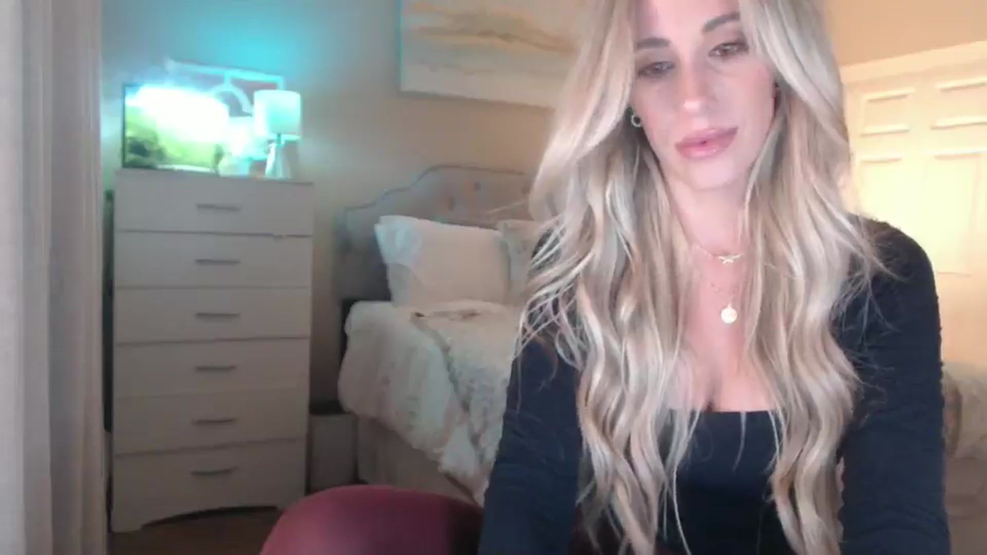 Gallery image thumbnail from Queen_bambii's myfreecams stream on, 04/08/2026, 06:26 image 4 of 20
