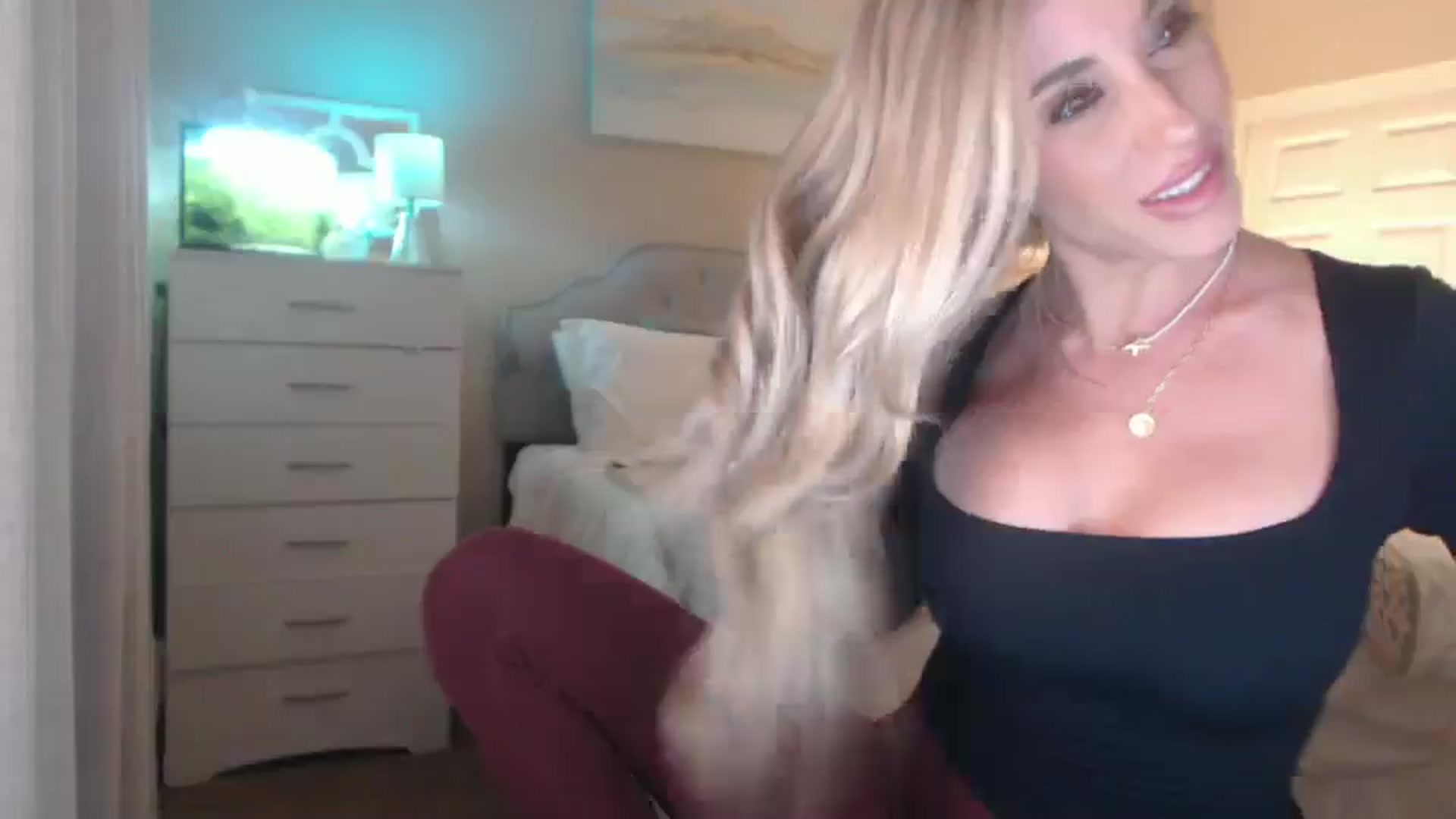 Gallery image thumbnail from Queen_bambii's myfreecams stream on, 04/08/2026, 06:26 image 2 of 20