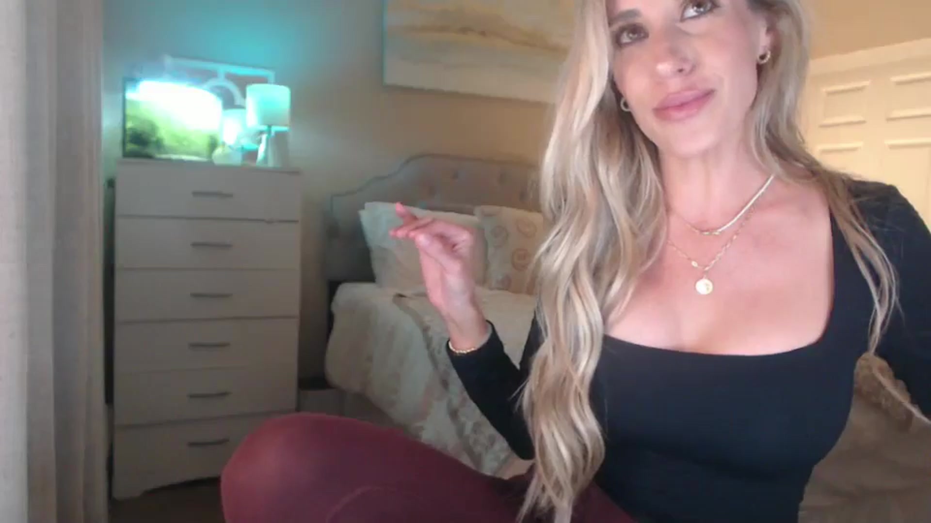 Gallery image thumbnail from Queen_bambii's myfreecams stream on, 04/08/2026, 06:26 image 17 of 20