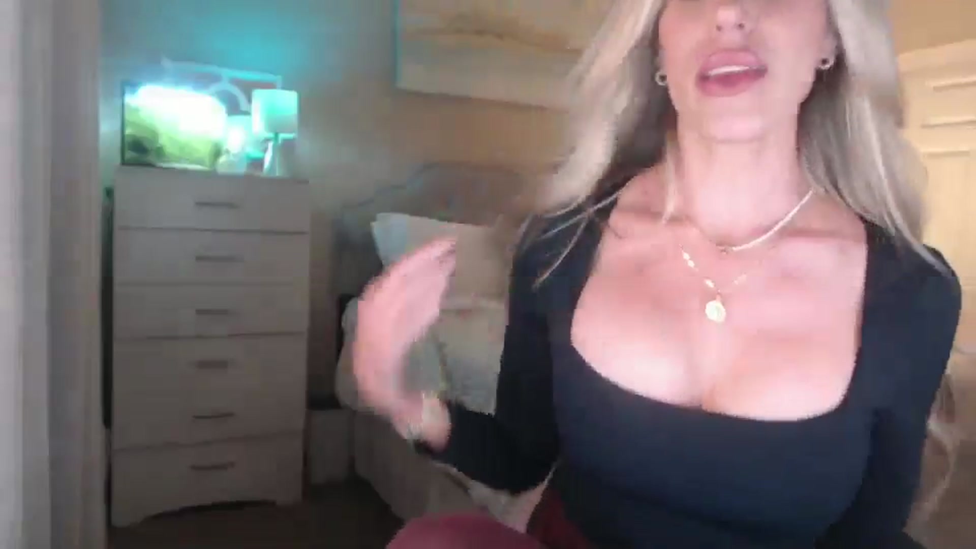 Gallery image thumbnail from Queen_bambii's myfreecams stream on, 04/08/2026, 06:26 image 13 of 20