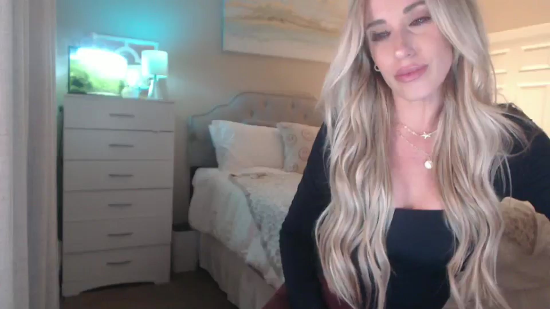 Gallery image thumbnail from Queen_bambii's myfreecams stream on, 04/08/2026, 06:26 image 7 of 20