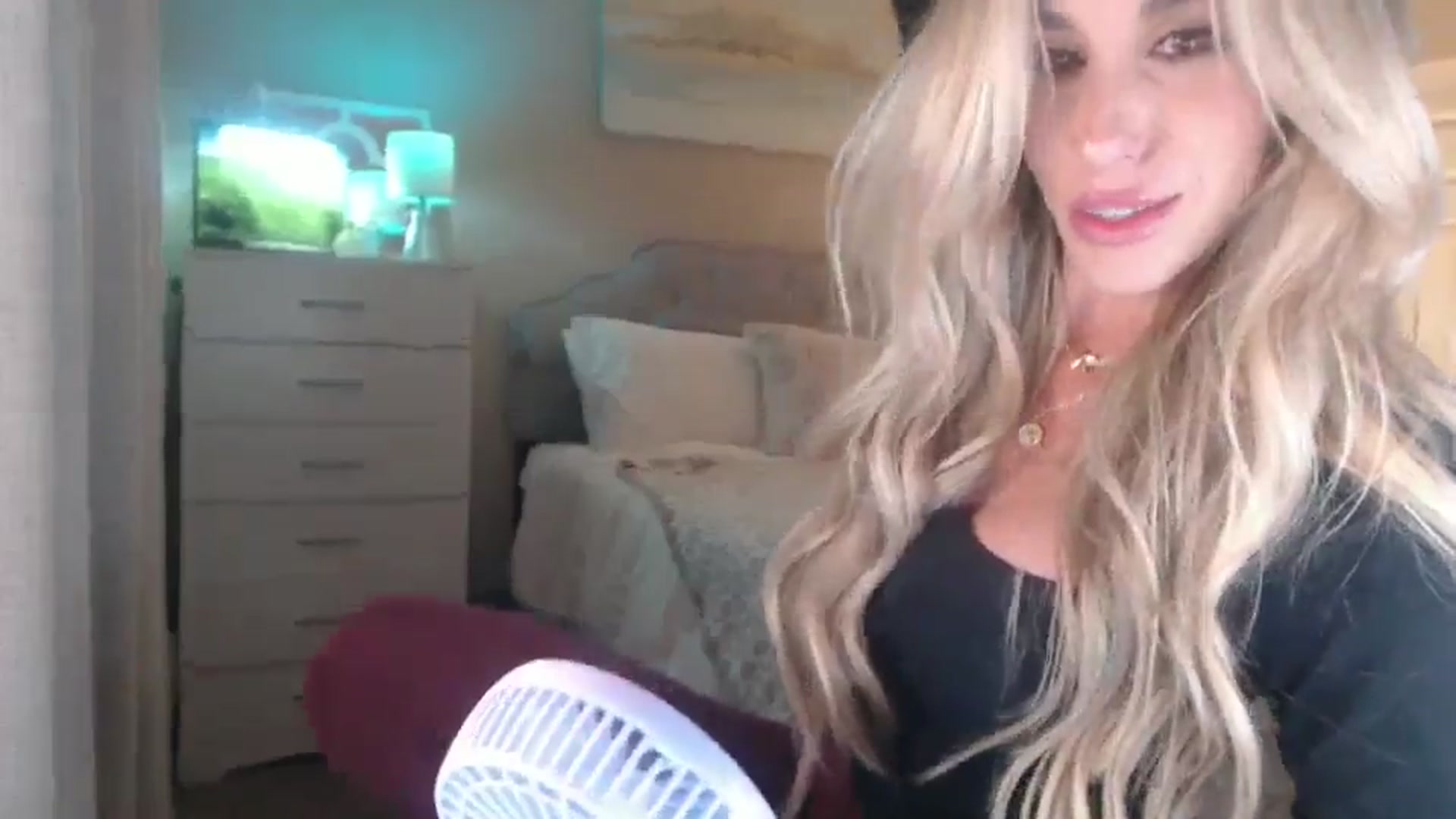 Gallery image thumbnail from Queen_bambii's myfreecams stream on, 04/08/2026, 06:26 image 18 of 20