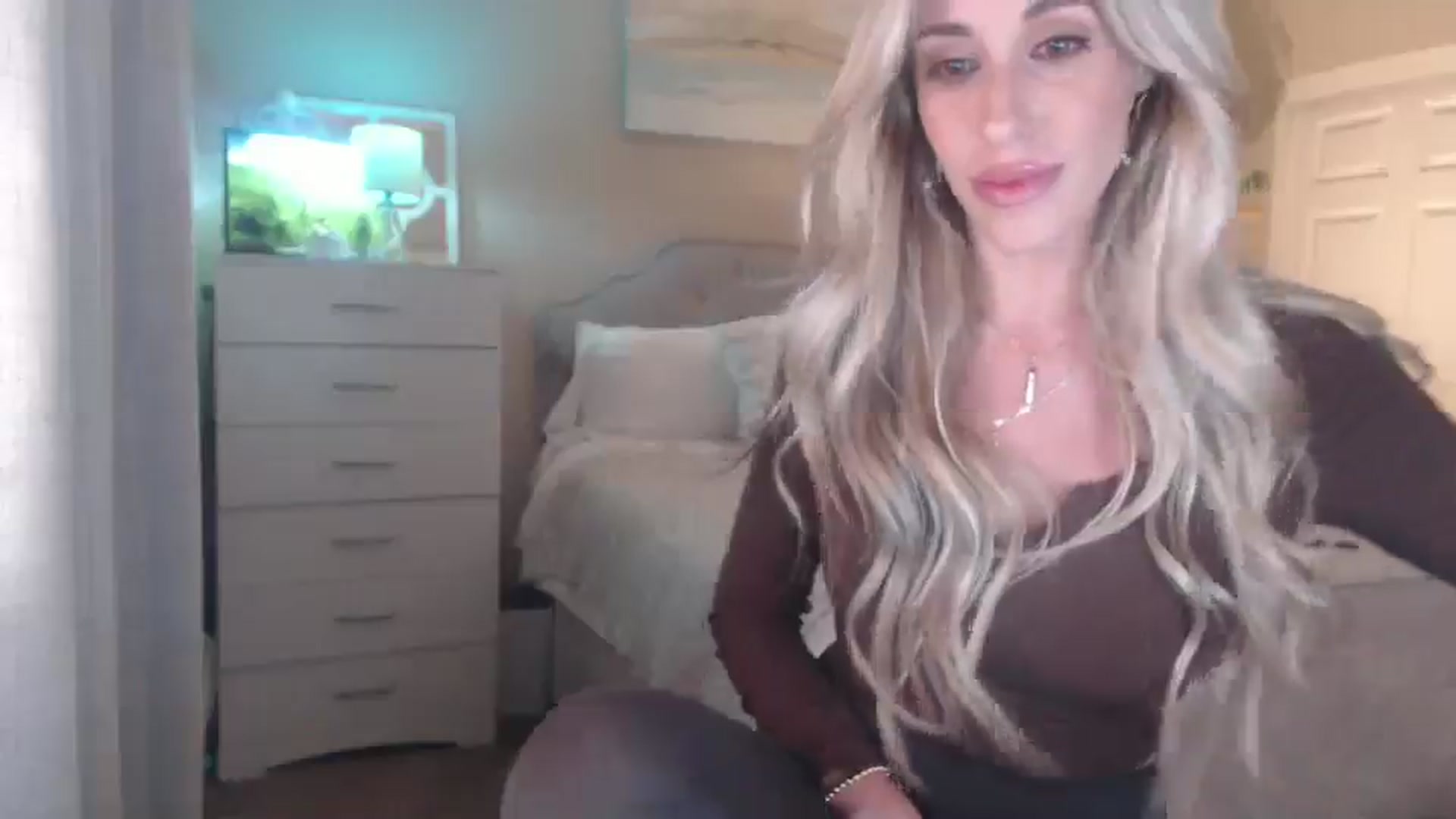 Gallery image thumbnail from Queen_bambii's myfreecams stream on, 04/14/2026, 06:33 image 19 of 20