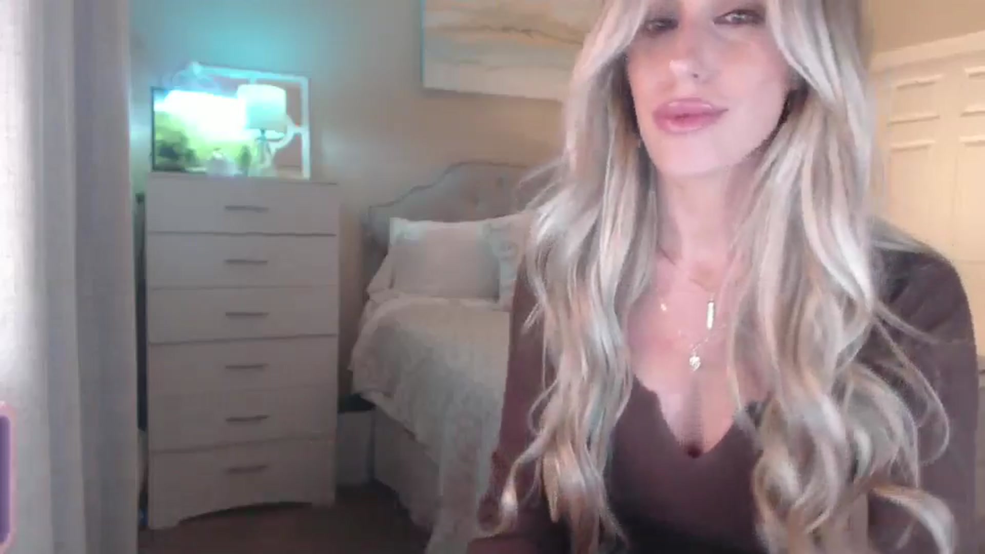 Gallery image thumbnail from Queen_bambii's myfreecams stream on, 04/14/2026, 06:33 image 9 of 20