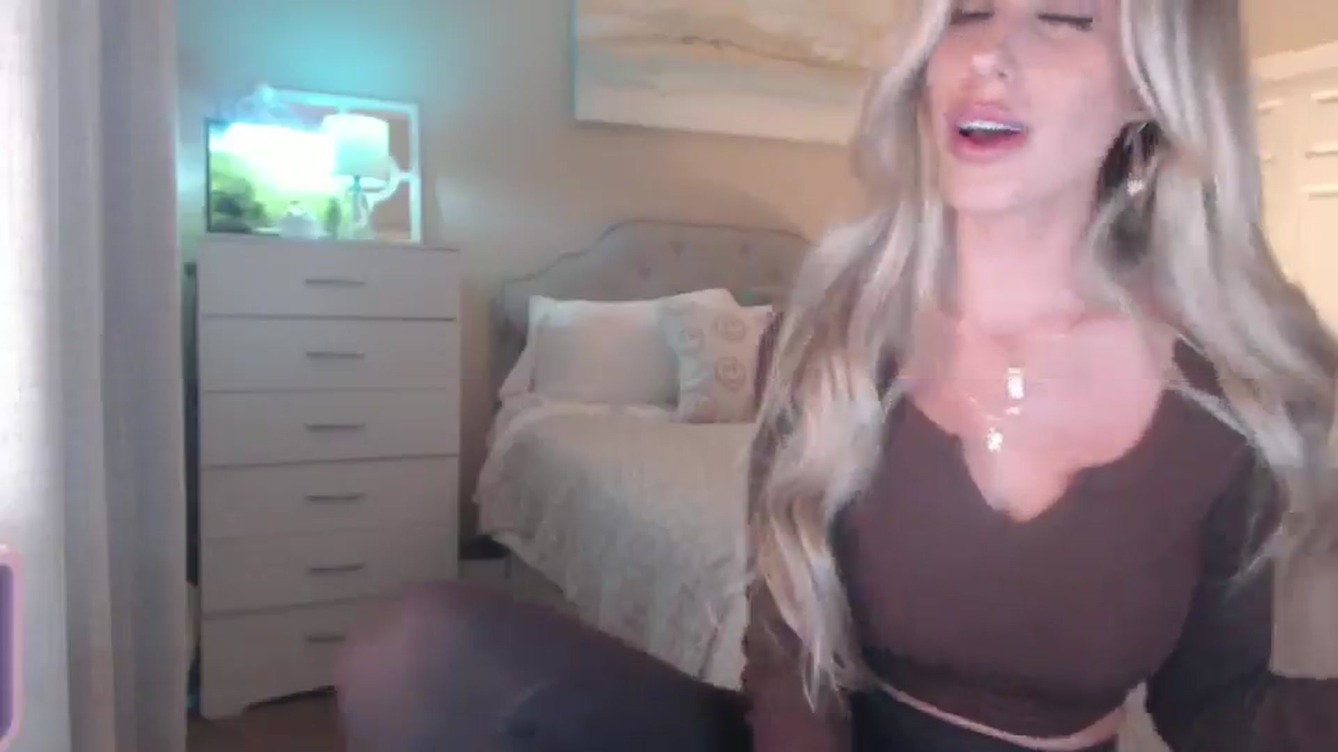 Gallery image thumbnail from Queen_bambii's myfreecams stream on, 04/14/2026, 06:33 image 5 of 20