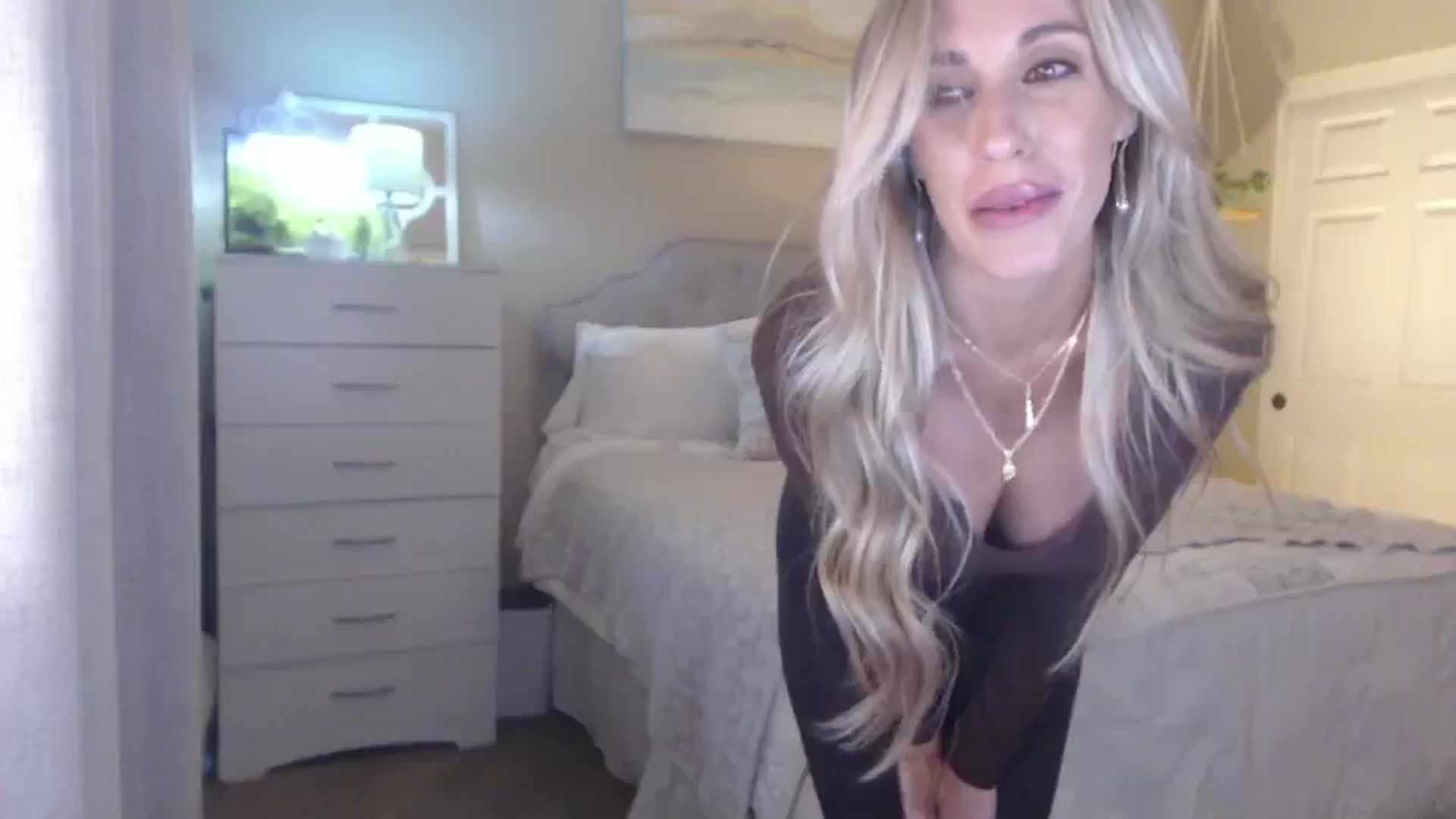 Gallery image thumbnail from Queen_bambii's myfreecams stream on, 04/14/2026, 06:33 image 17 of 20