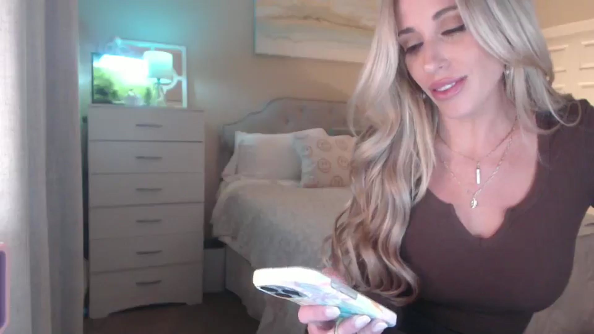 Gallery image thumbnail from Queen_bambii's myfreecams stream on, 04/14/2026, 06:33 image 3 of 20