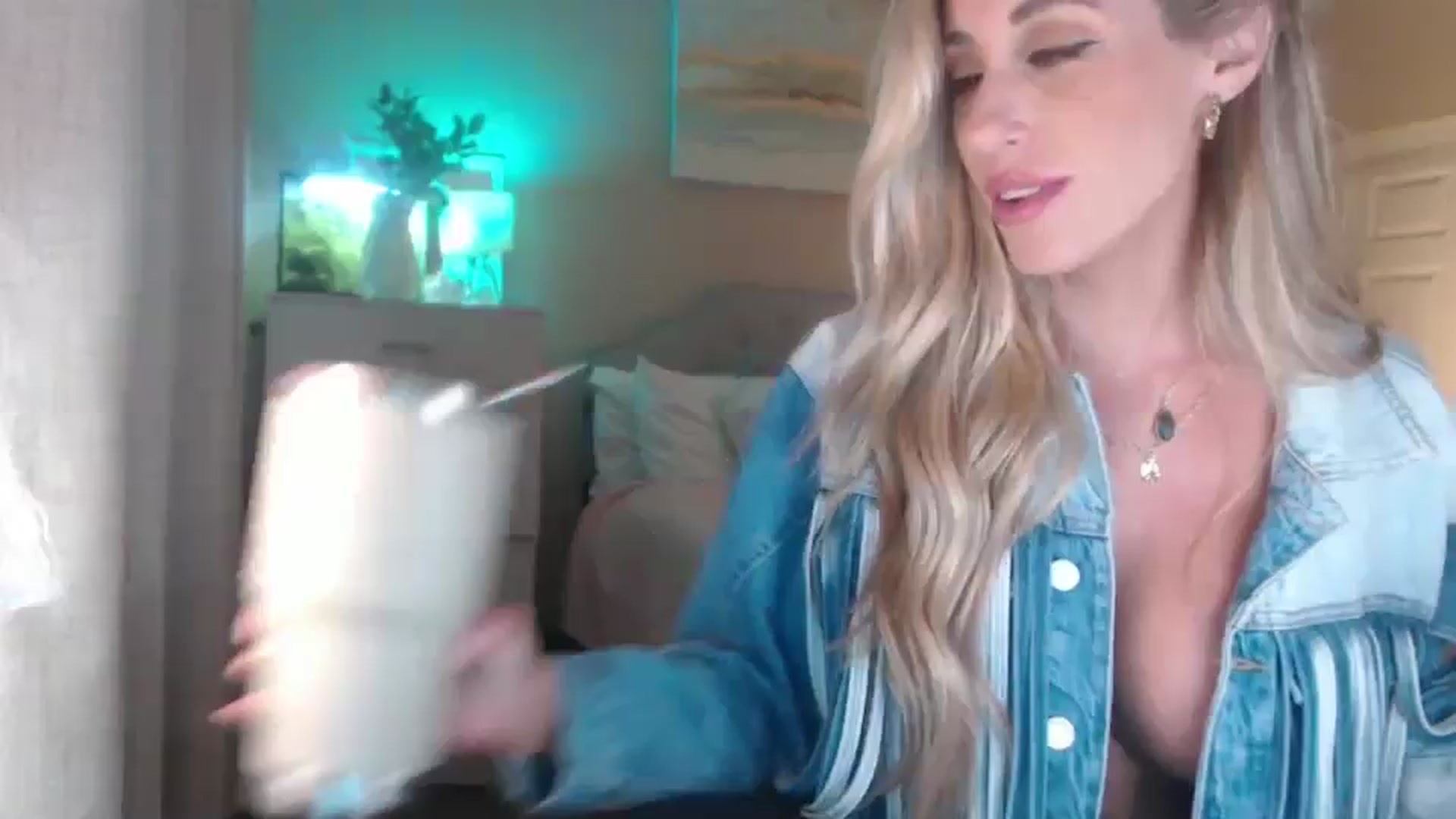 Gallery image thumbnail from Queen_bambii's myfreecams stream on, 05/07/2026, 07:32 image 19 of 20