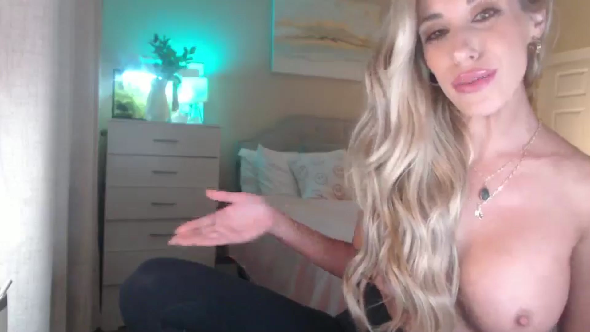 Gallery image thumbnail from Queen_bambii's myfreecams stream on, 05/07/2026, 07:32 image 13 of 20