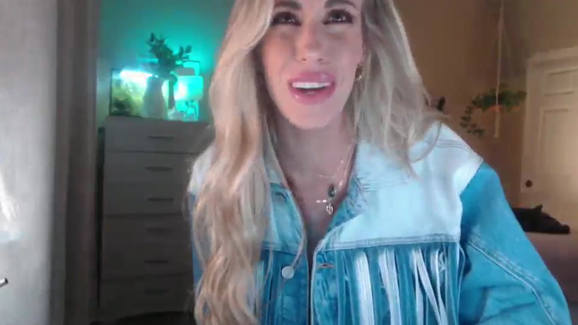 Gallery image thumbnail from Queen_bambii's myfreecams stream on, 05/07/2026, 07:32 image 16 of 20
