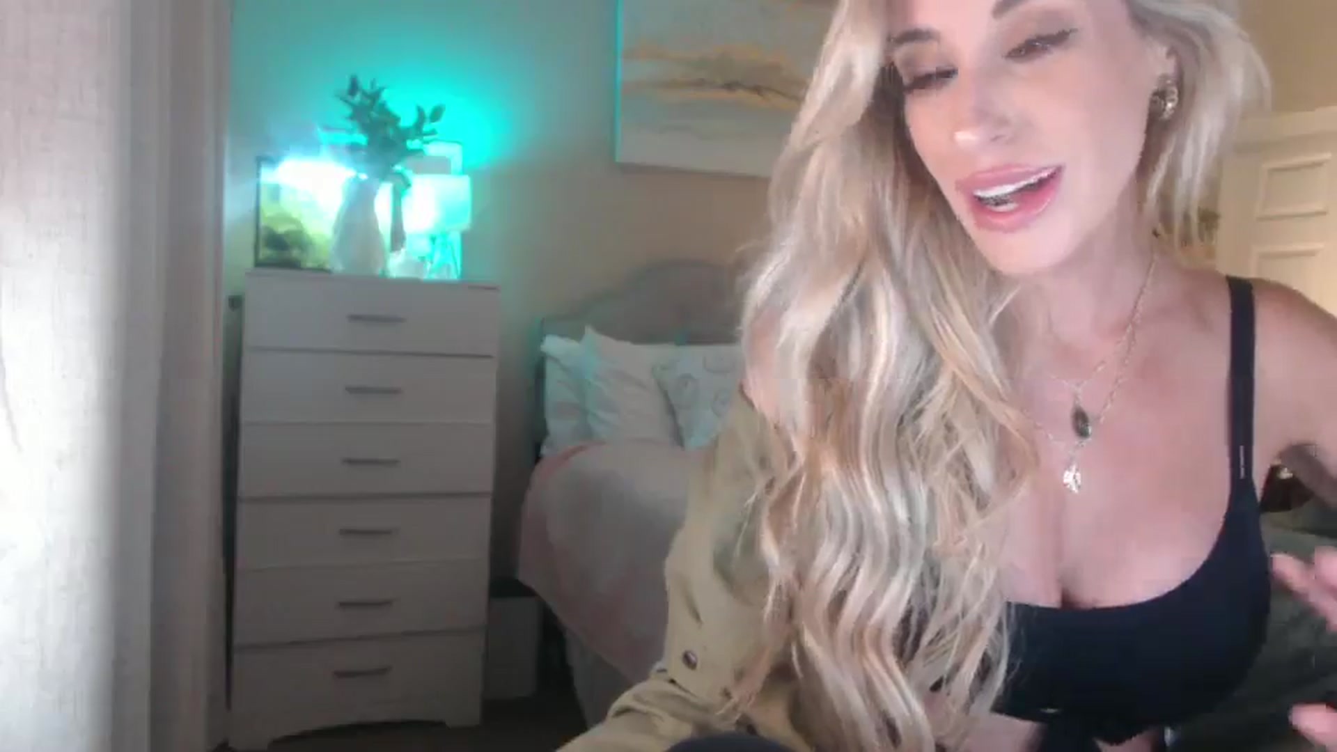 Gallery image thumbnail from Queen_bambii's myfreecams stream on, 05/07/2026, 07:32 image 3 of 20