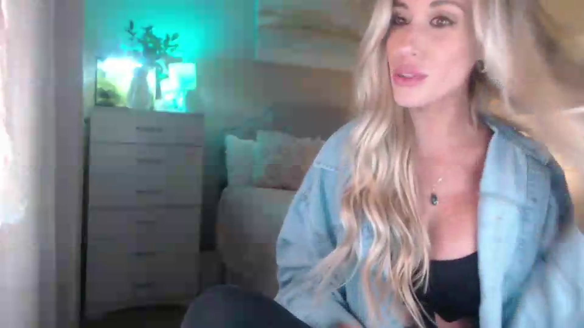 Gallery image thumbnail from Queen_bambii's myfreecams stream on, 05/14/2026, 06:45 image 5 of 20