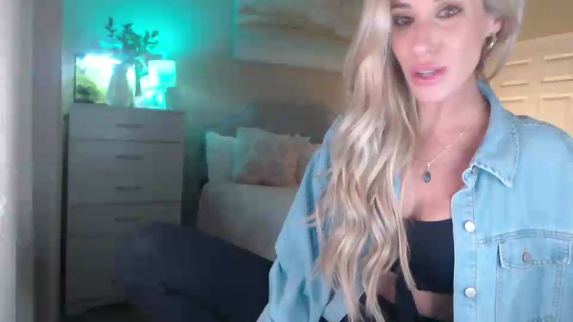 Gallery image thumbnail from Queen_bambii's myfreecams stream on, 05/14/2026, 06:45 image 20 of 20