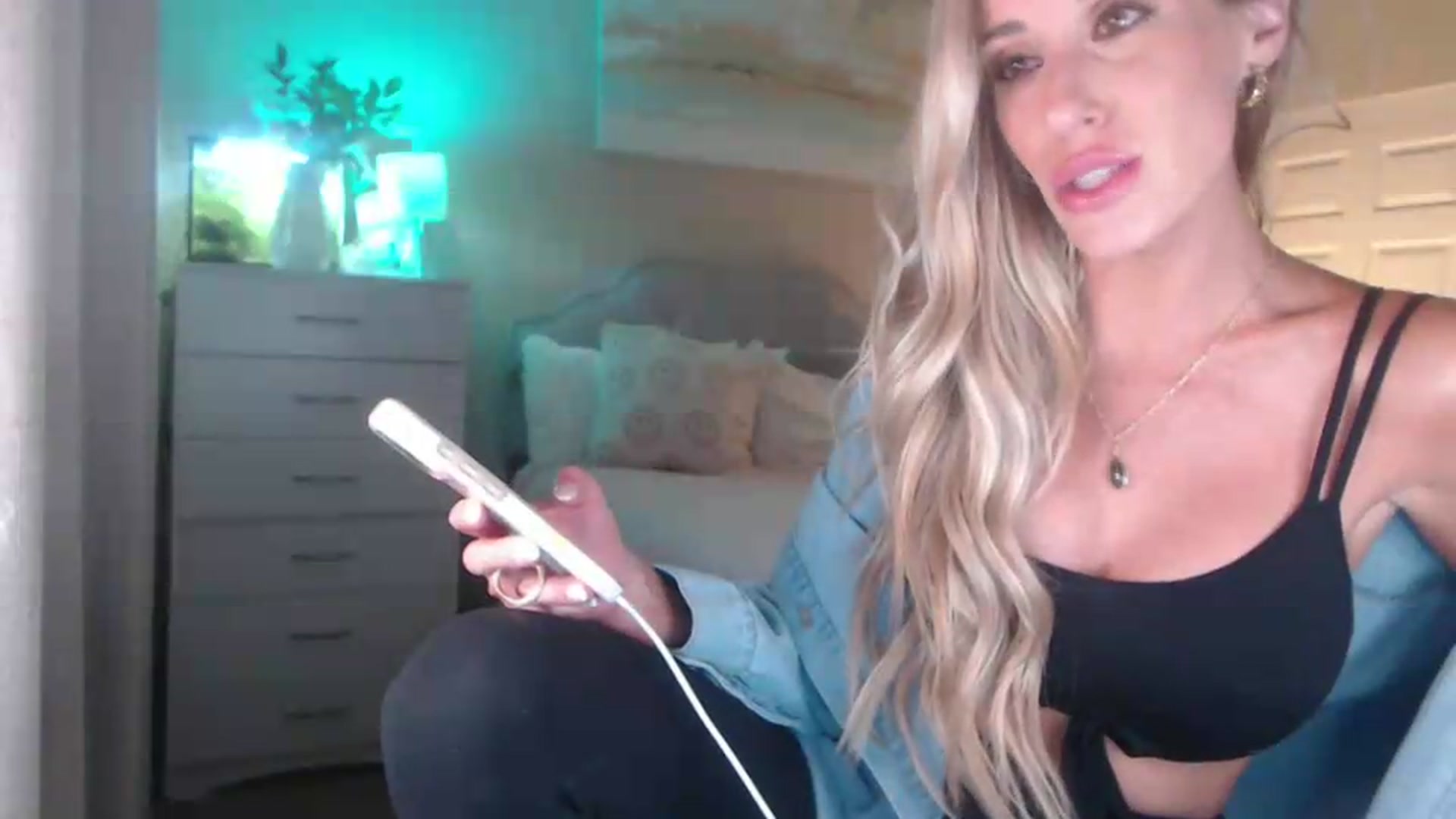 Gallery image thumbnail from Queen_bambii's myfreecams stream on, 05/14/2026, 06:45 image 15 of 20