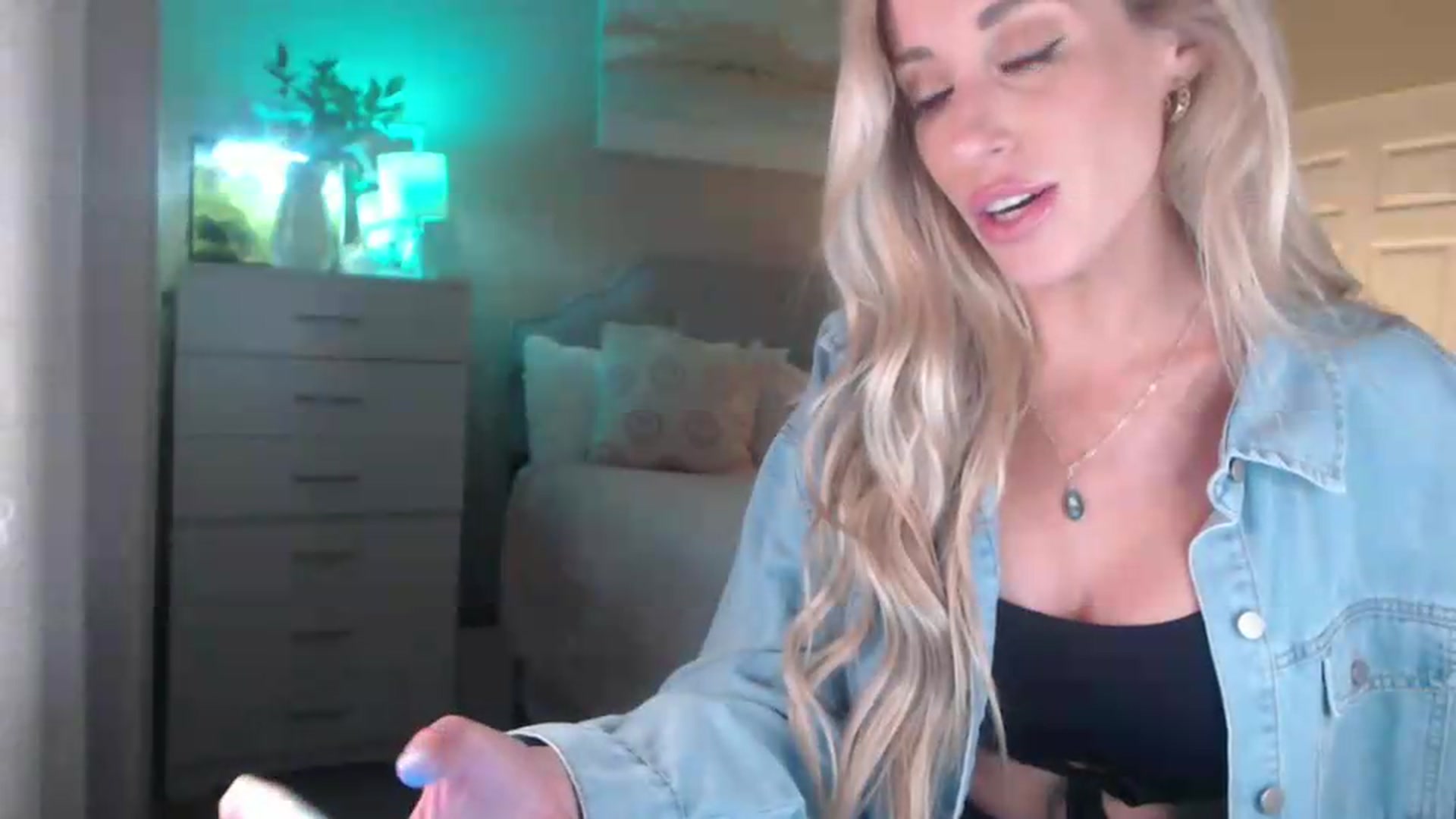 Gallery image thumbnail from Queen_bambii's myfreecams stream on, 05/14/2026, 06:45 image 18 of 20