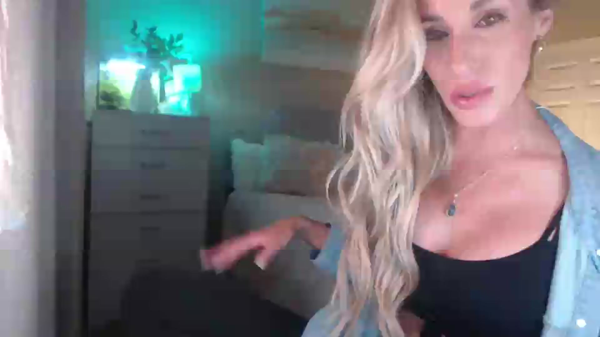 Gallery image thumbnail from Queen_bambii's myfreecams stream on, 05/14/2026, 06:45 image 13 of 20