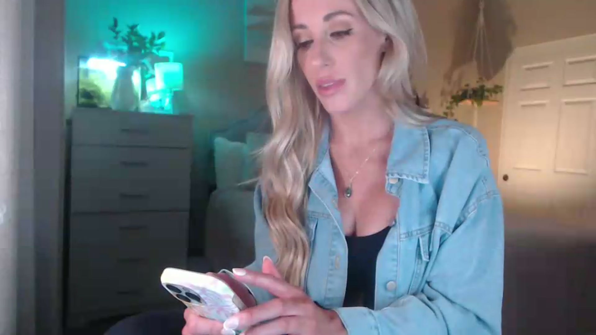 Gallery image thumbnail from Queen_bambii's myfreecams stream on, 05/14/2026, 06:45 image 19 of 20