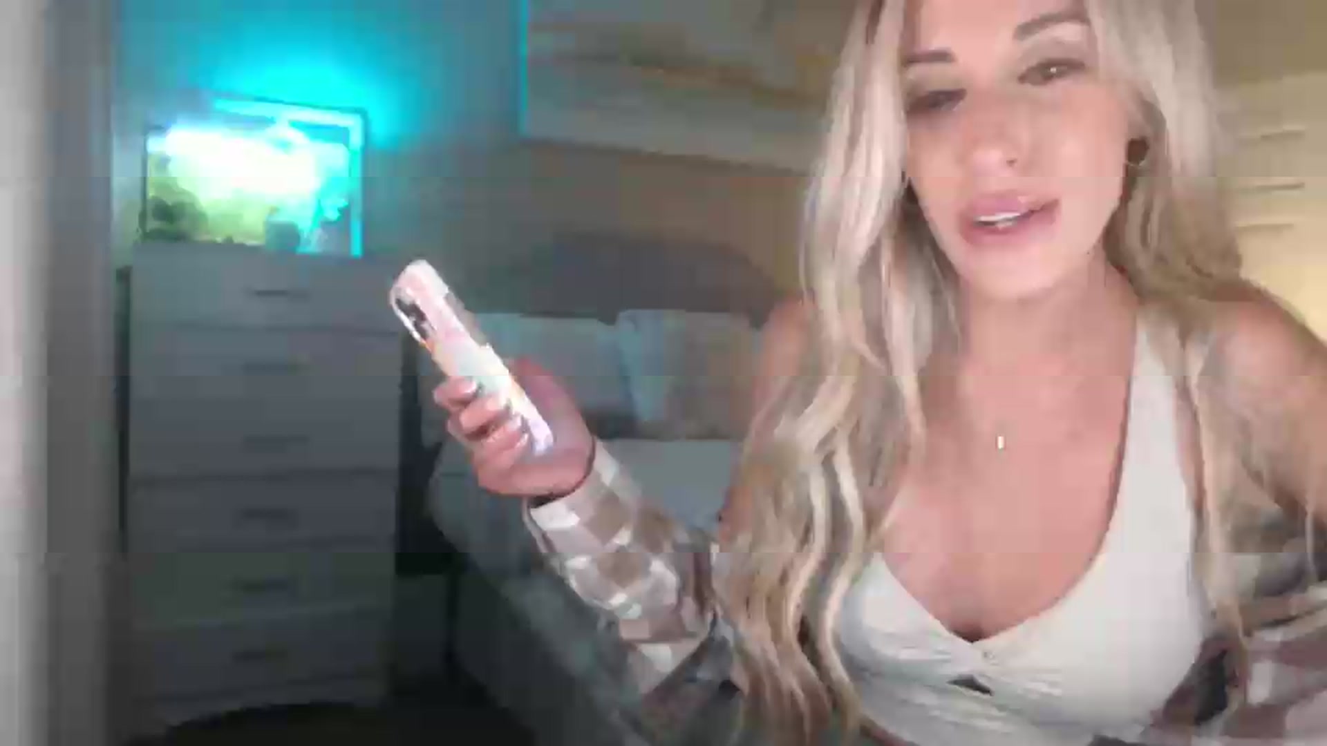Gallery image thumbnail from Queen_bambii's myfreecams stream on, 05/21/2026, 07:57 image 9 of 20