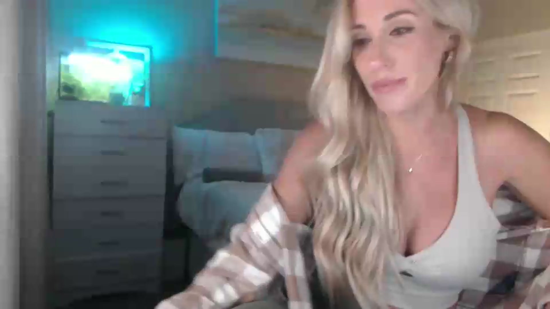 Gallery image thumbnail from Queen_bambii's myfreecams stream on, 05/21/2026, 07:57 image 3 of 20