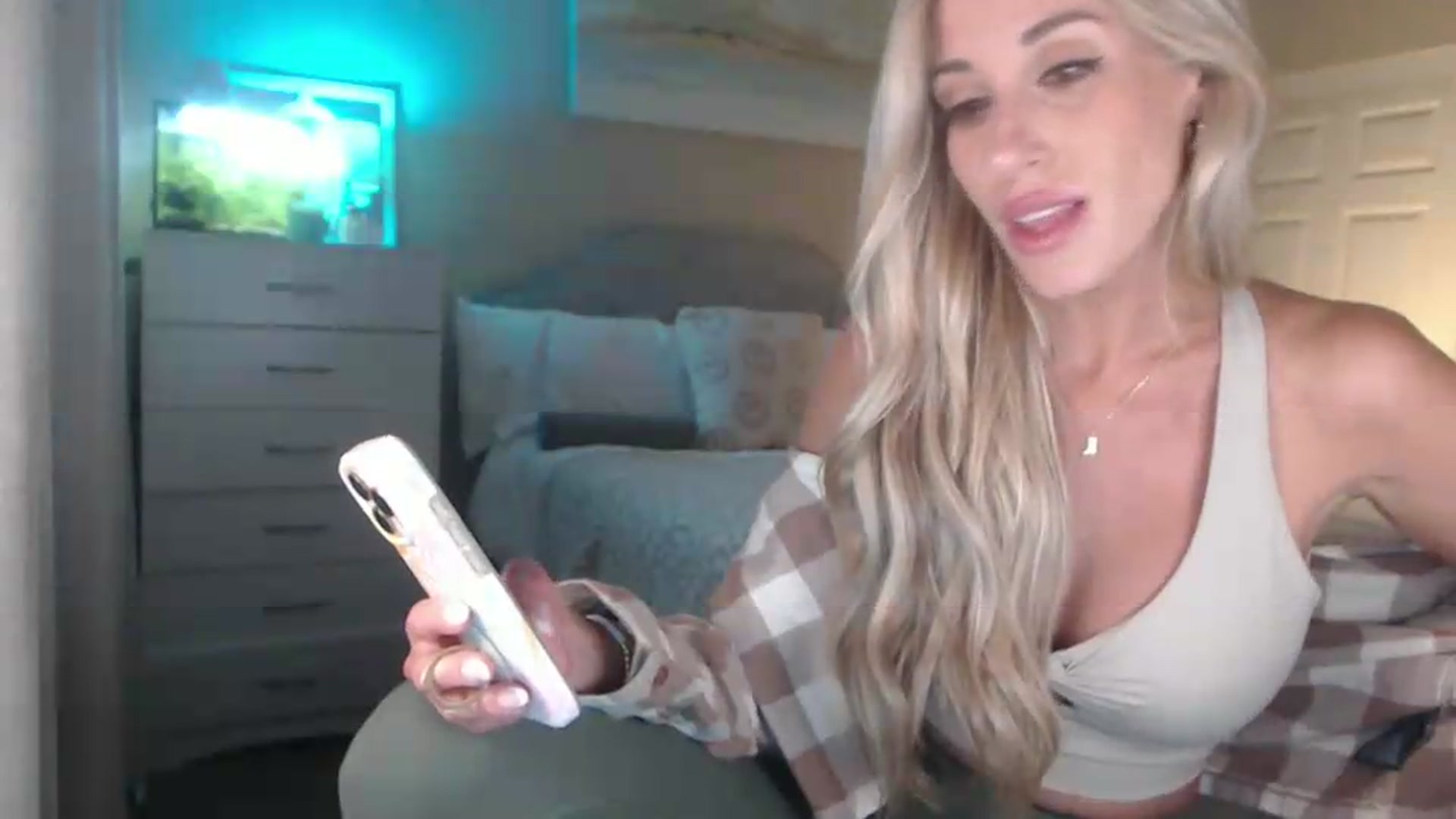 Gallery image thumbnail from Queen_bambii's myfreecams stream on, 05/21/2026, 07:57 image 12 of 20