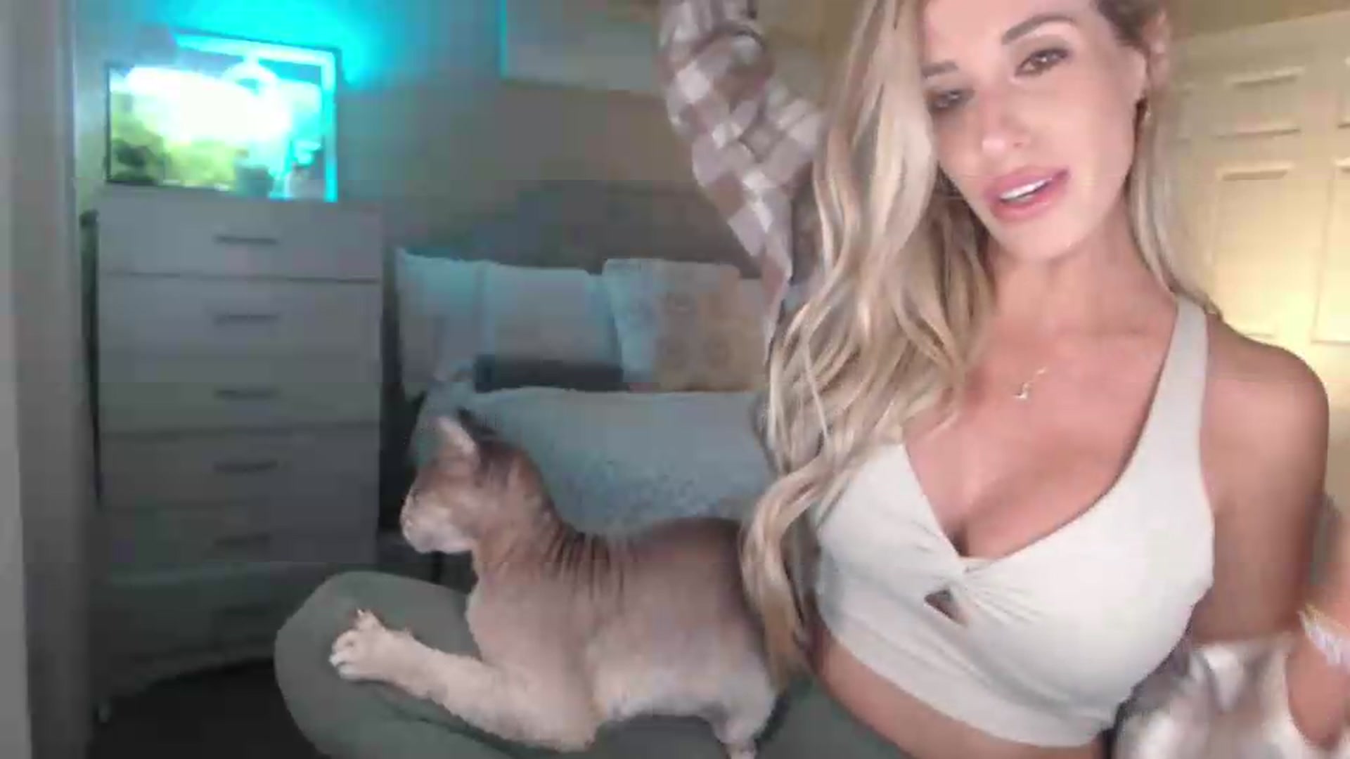 Gallery image thumbnail from Queen_bambii's myfreecams stream on, 05/21/2026, 07:57 image 19 of 20