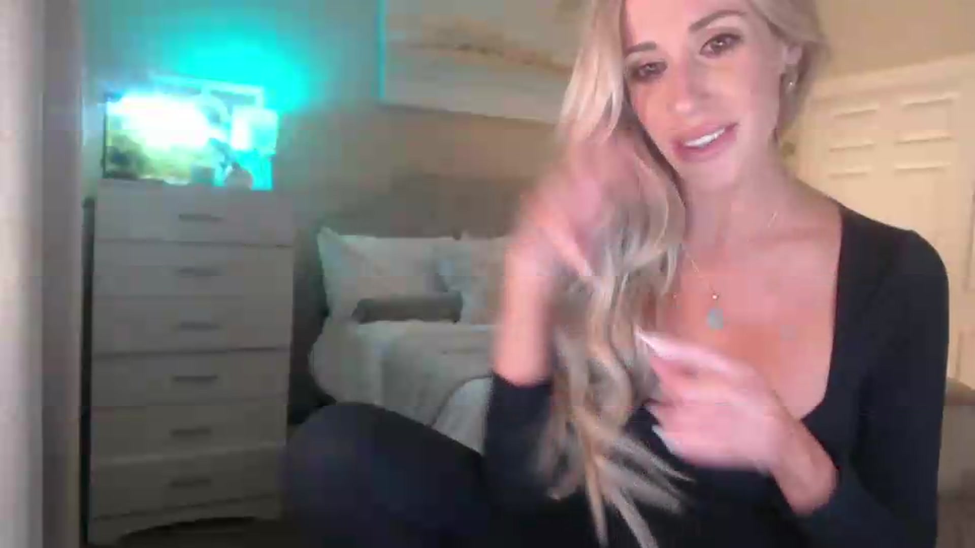 Gallery image thumbnail from Queen_bambii's myfreecams stream on, 05/23/2026, 07:28 image 9 of 20