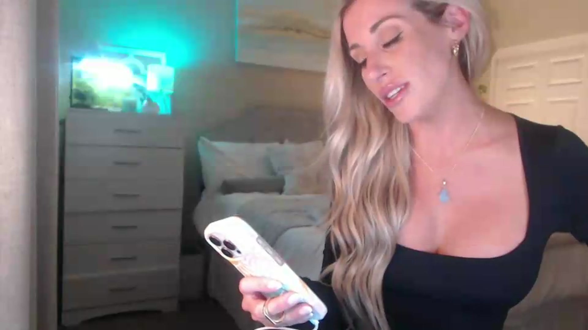 Gallery image thumbnail from Queen_bambii's myfreecams stream on, 05/23/2026, 07:28 image 2 of 20