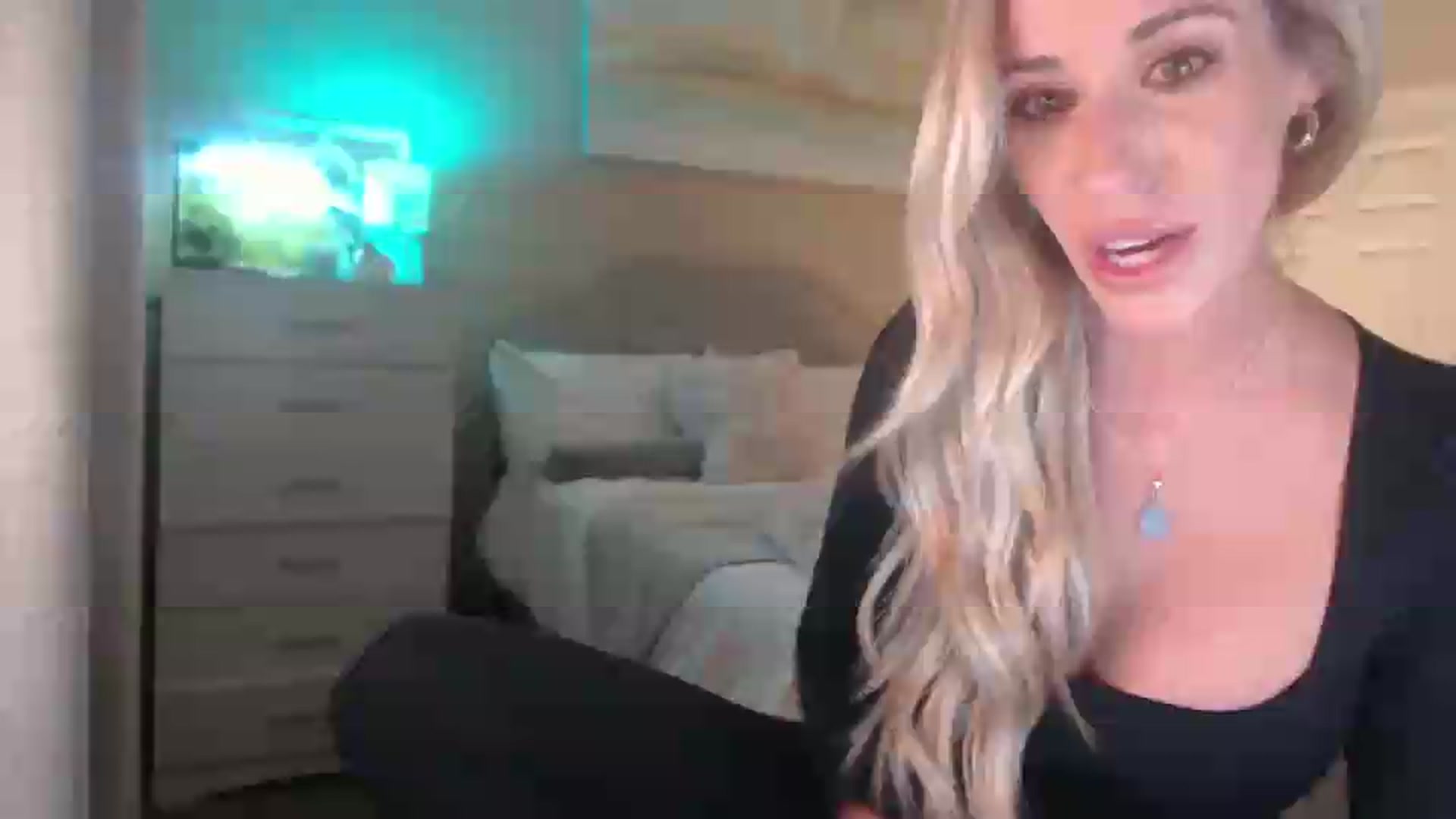 Gallery image thumbnail from Queen_bambii's myfreecams stream on, 05/23/2026, 07:28 image 1 of 20