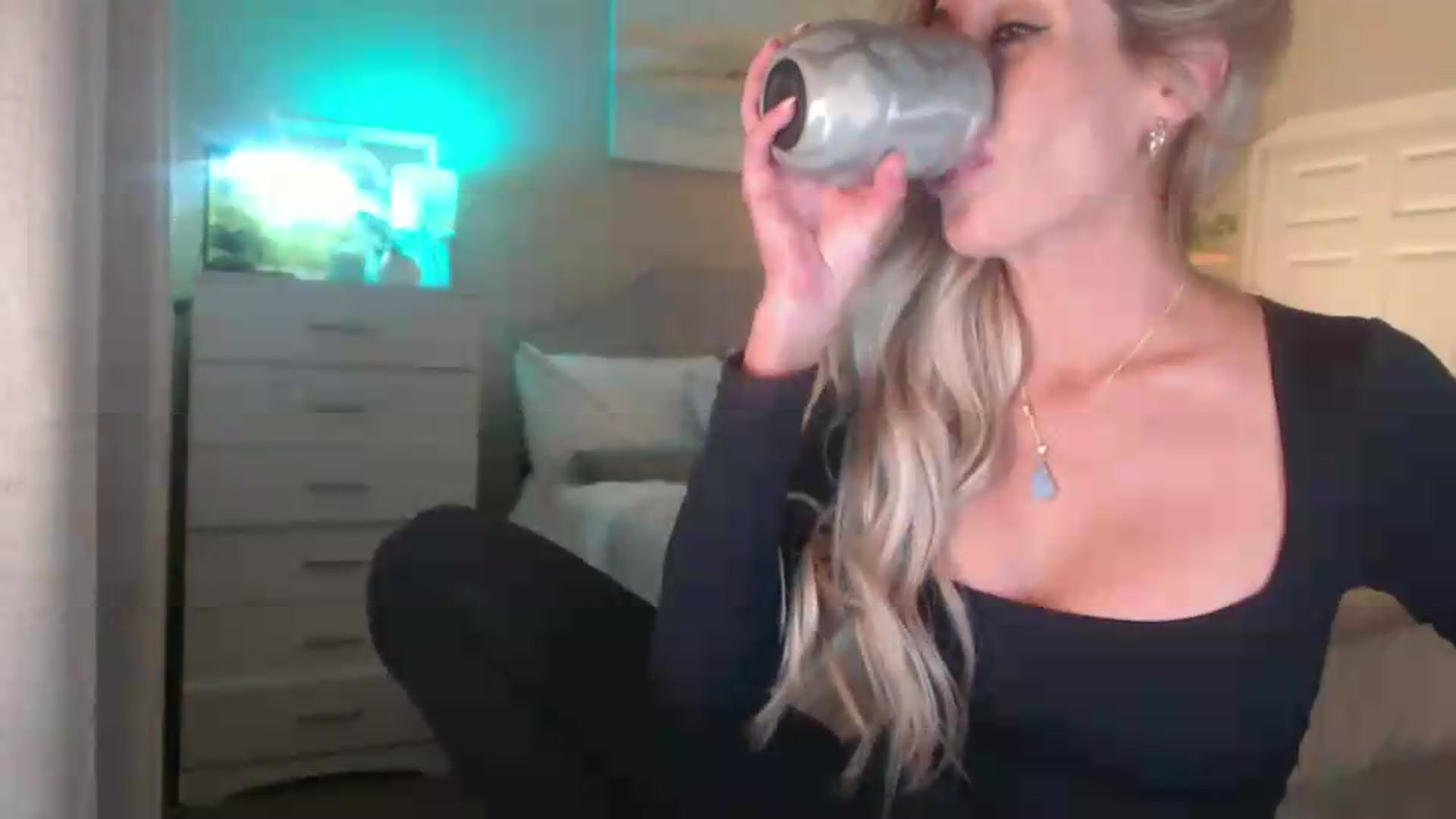 Gallery image thumbnail from Queen_bambii's myfreecams stream on, 05/23/2026, 07:28 image 17 of 20