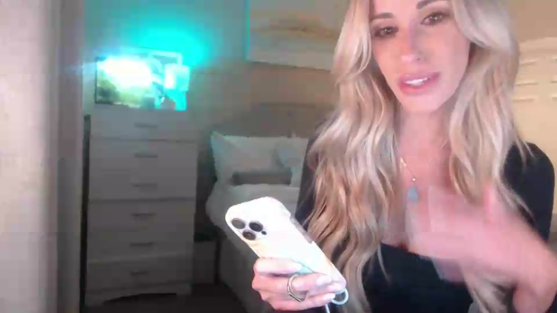 Gallery image thumbnail from Queen_bambii's myfreecams stream on, 05/23/2026, 07:28 image 13 of 20