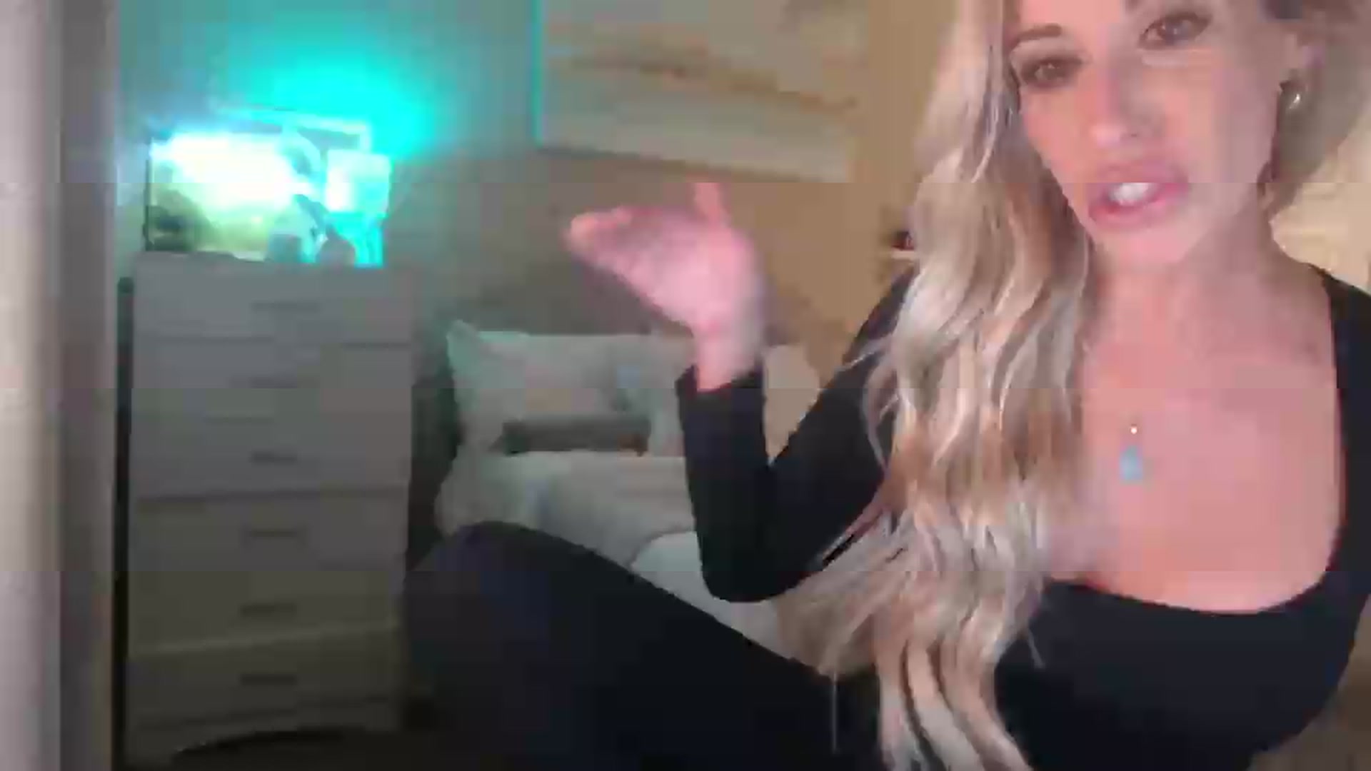 Gallery image thumbnail from Queen_bambii's myfreecams stream on, 05/23/2026, 07:28 image 8 of 20
